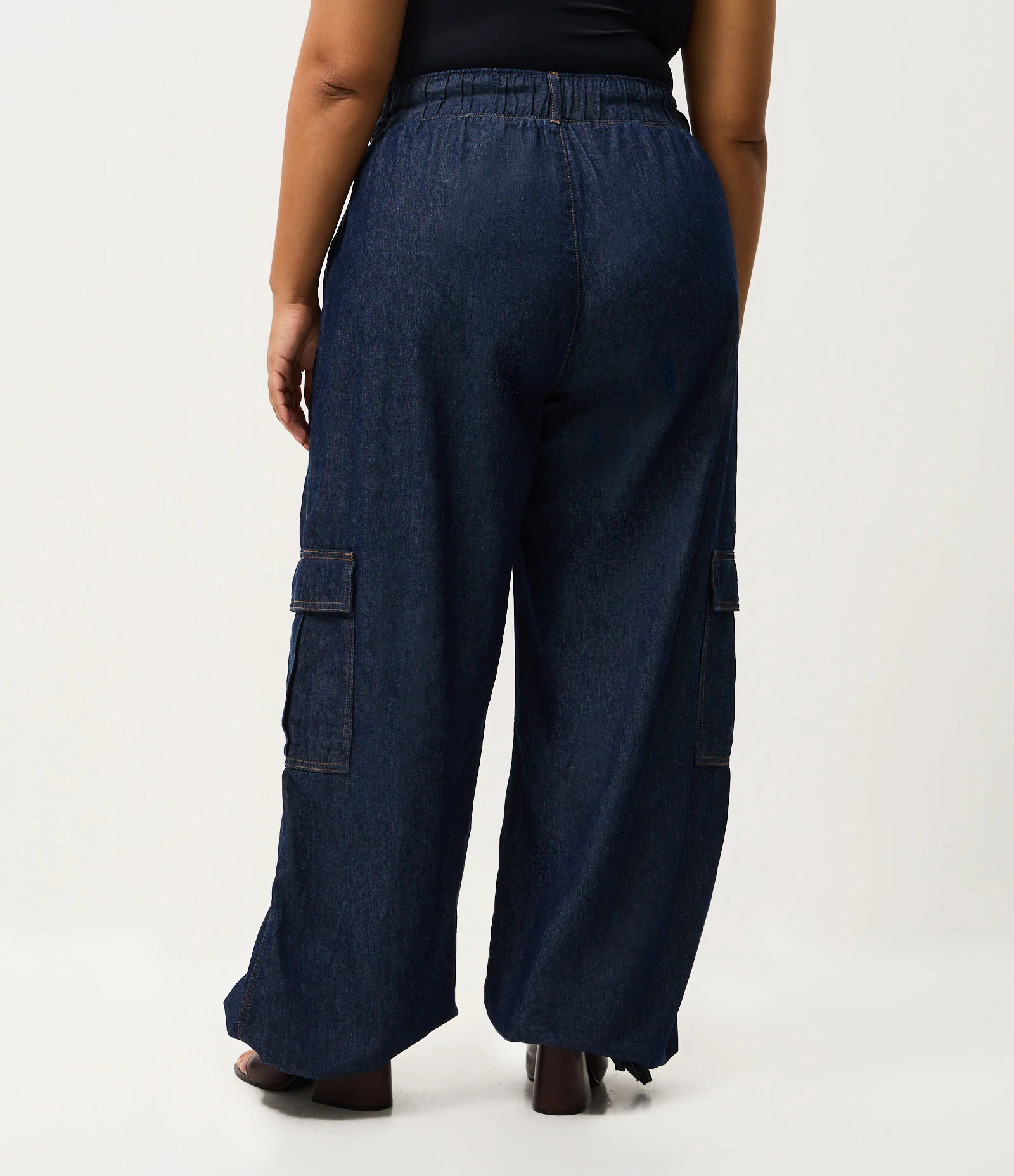 Calça Jeans Pantalona com Ajuste na Barra Curve & Plus Size Azul 5