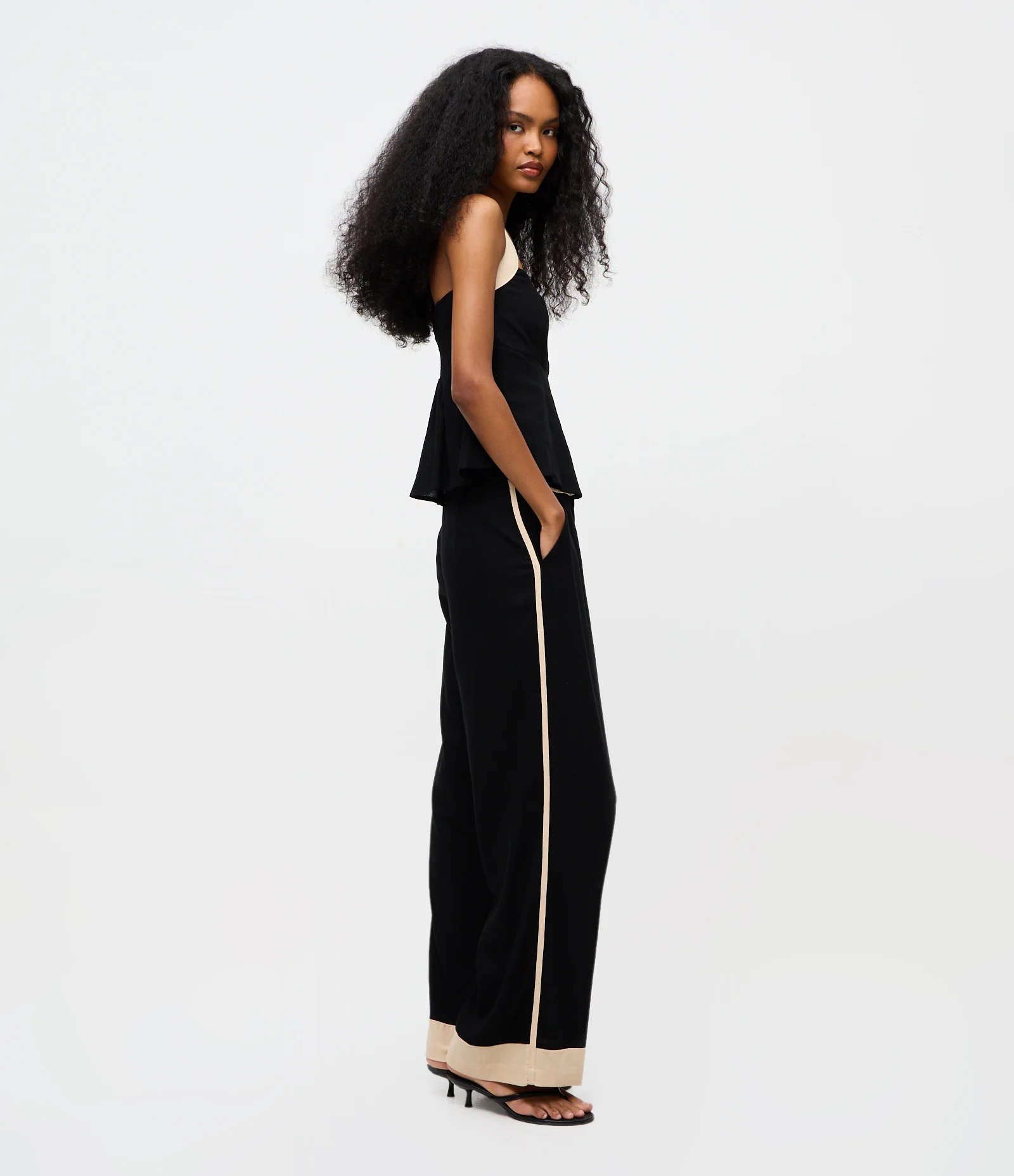 Calça Pantalona em Viscolinho com Detalhes Contrastantes Preto 1