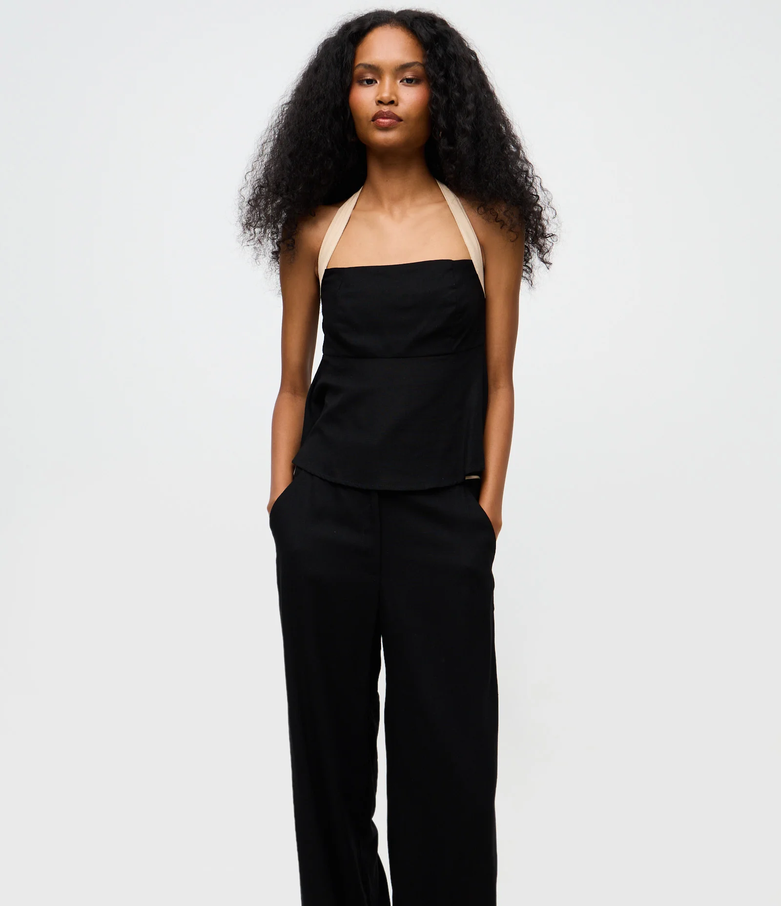 Calça Pantalona em Viscolinho com Detalhes Contrastantes Preto 2