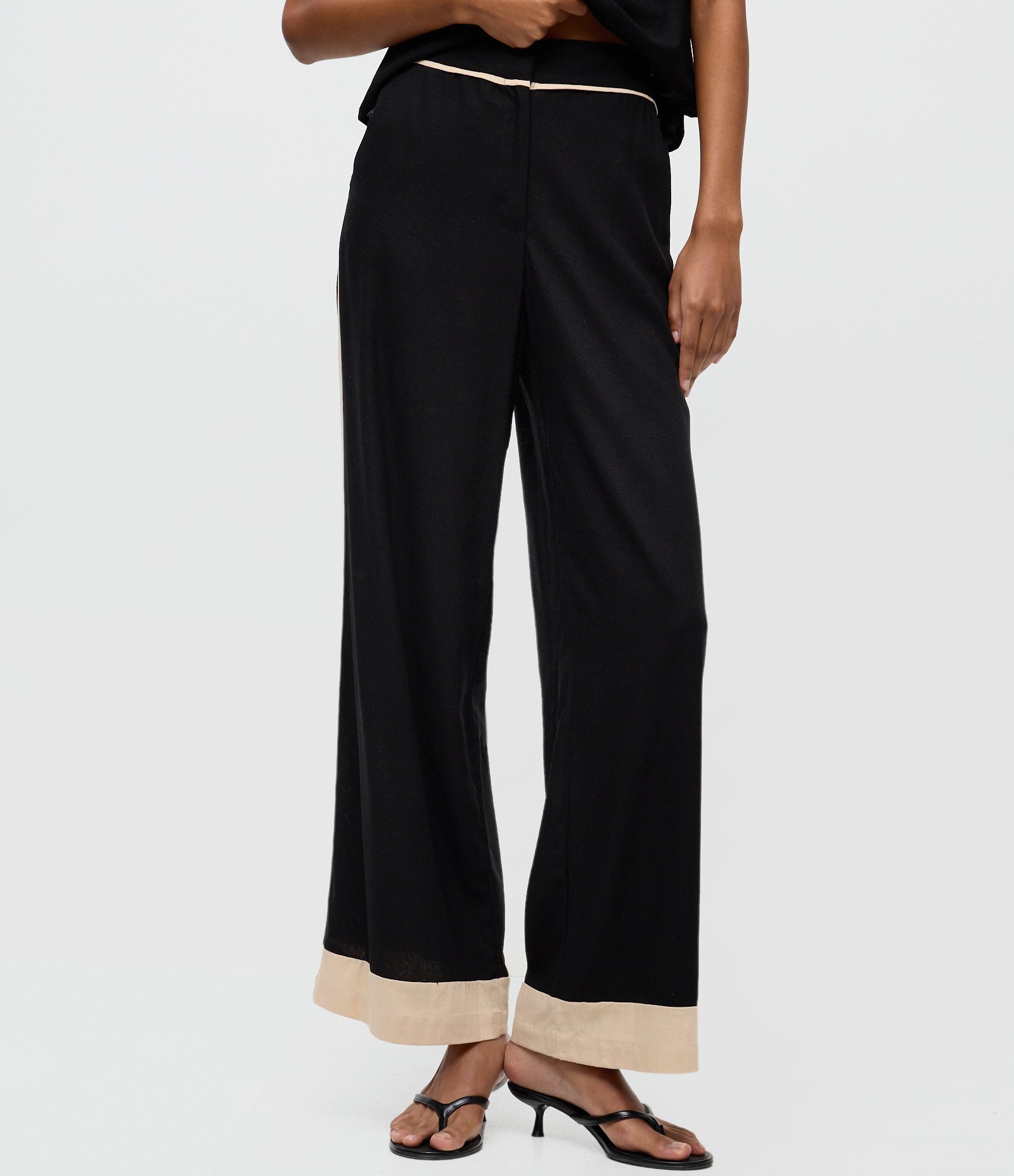 Calça Pantalona em Viscolinho com Detalhes Contrastantes Preto 3