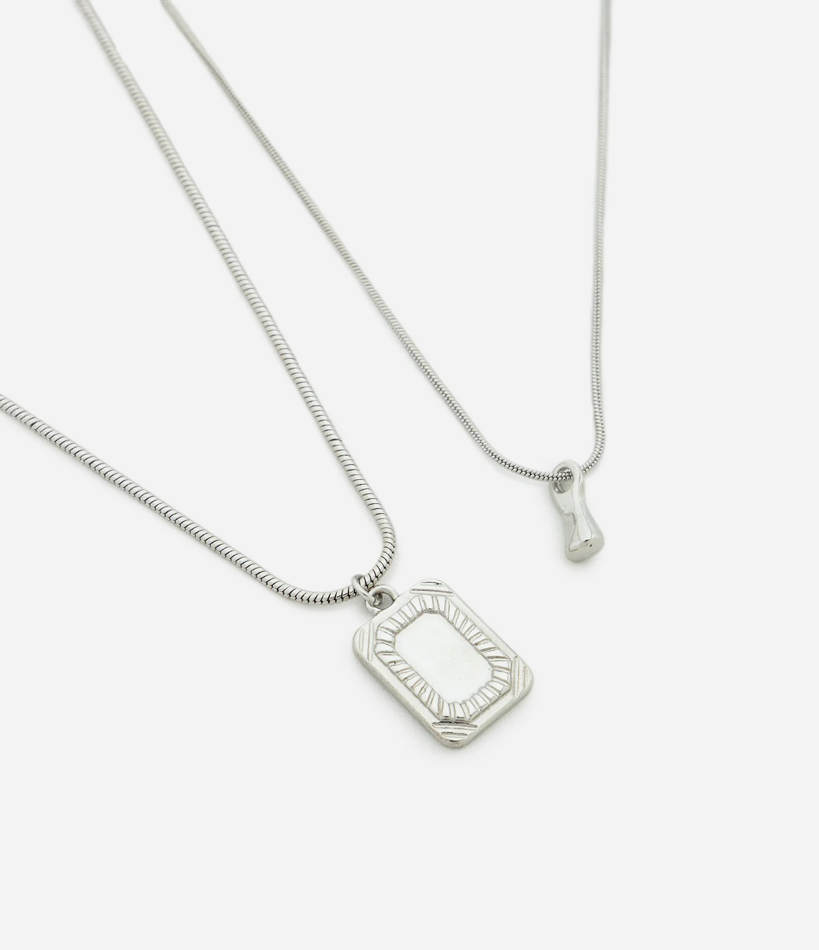 Kit 02 Colares Masculino com Pingentes Variados Prata 2