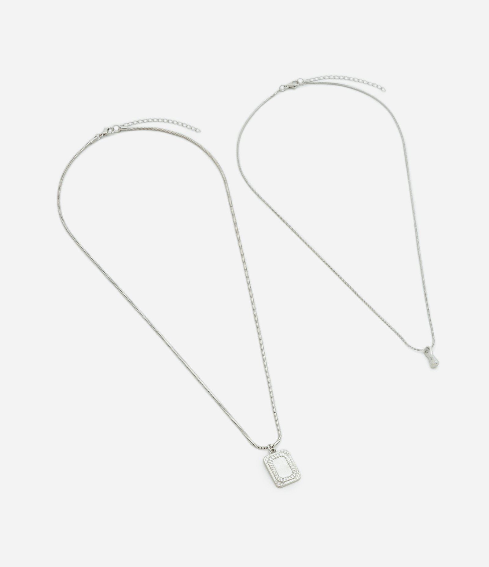 Kit 02 Colares Masculino com Pingentes Variados Prata 3