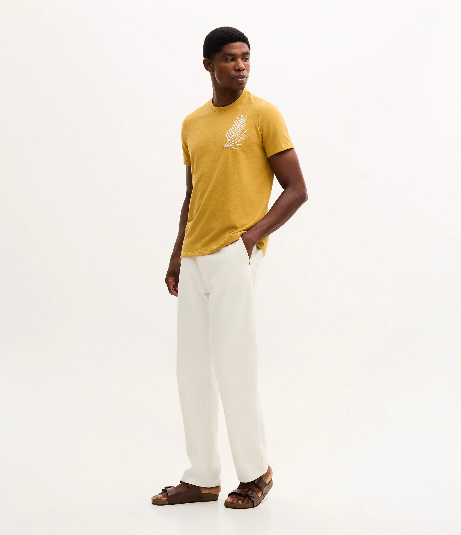 Camiseta Manga Curta com Folhagem Bordada Amarelo 2