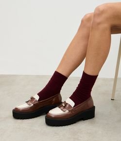 Mocassim Loafer em PU com Sola Tratorada