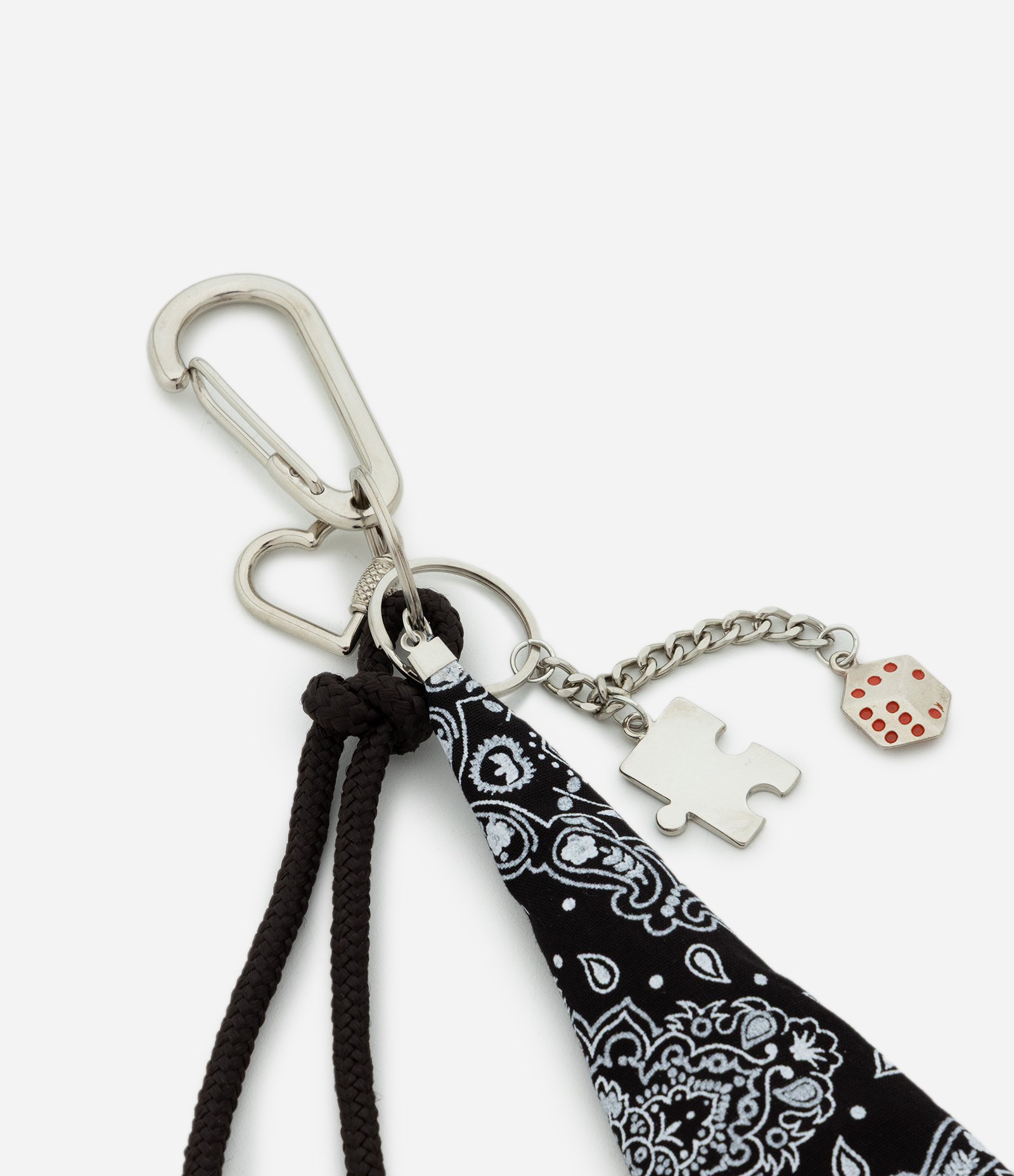 Chaveiro em Metal com Detalhe de Bandana Preto 3