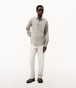 Camisa Regular Tecnológica em Sarja Elástica