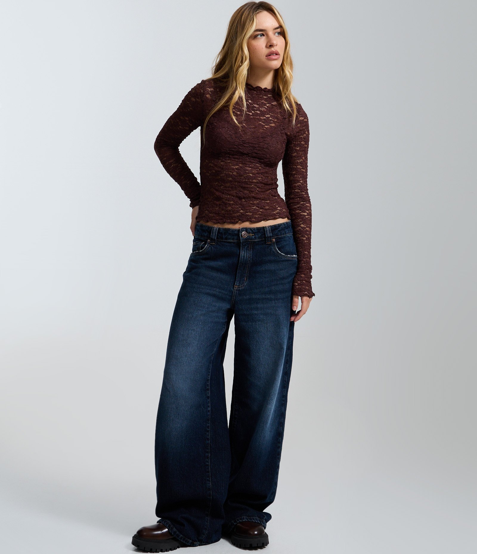 Blusa Manga Longa em Renda Texturizada Marrom 2