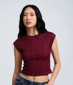 Blusa em Renda com Textura Vazada nas Costas