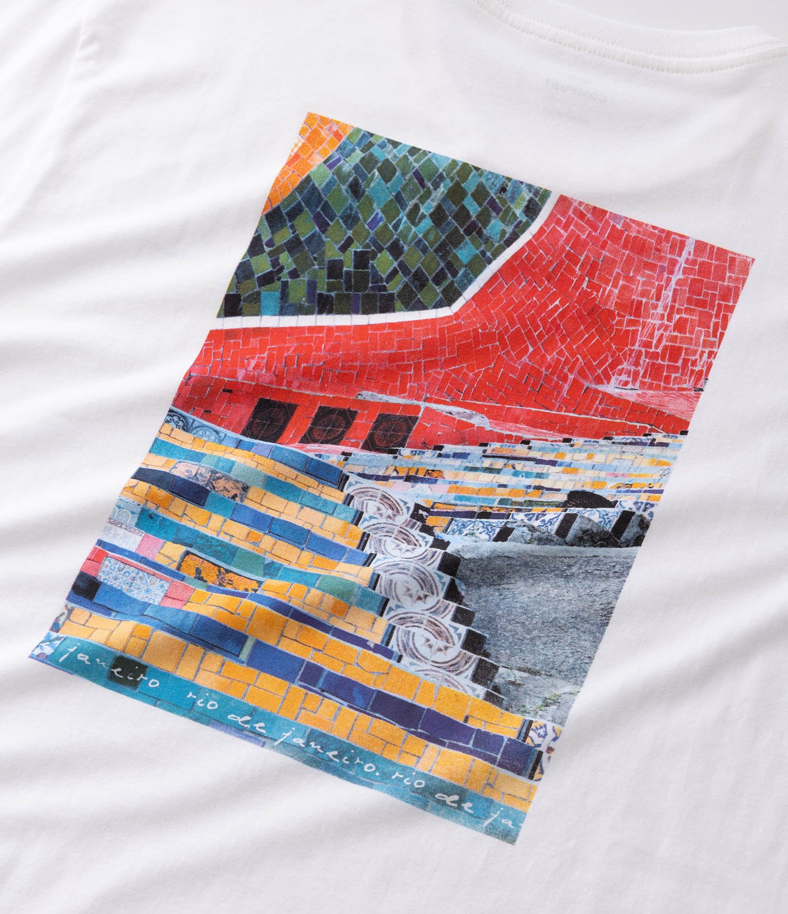 Camiseta em Algodão com Estampa Escadaria Selarón Branco 9