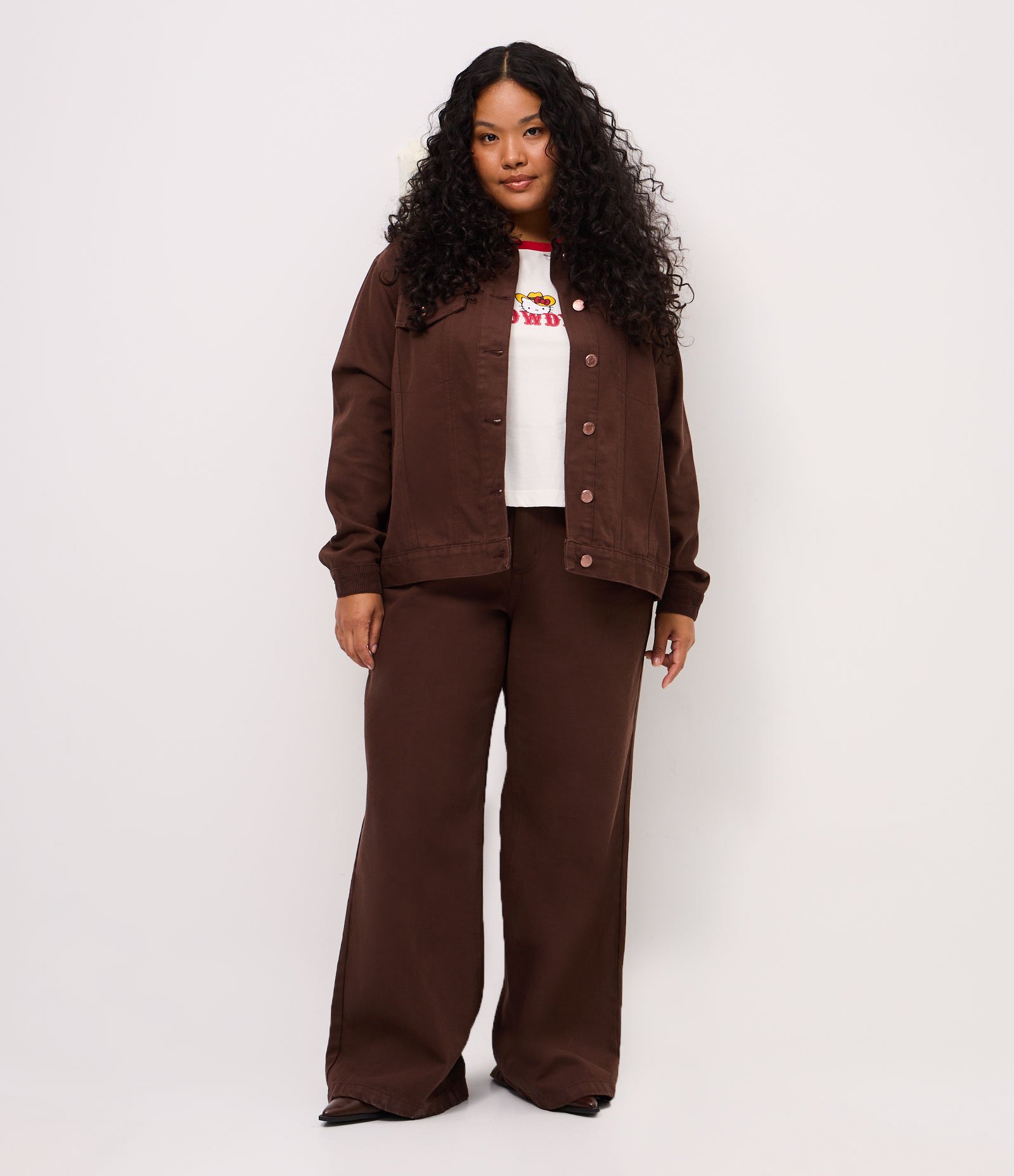 Jaqueta Trucker em Sarja com Gola de Veludo Curve & Plus Size Marrom