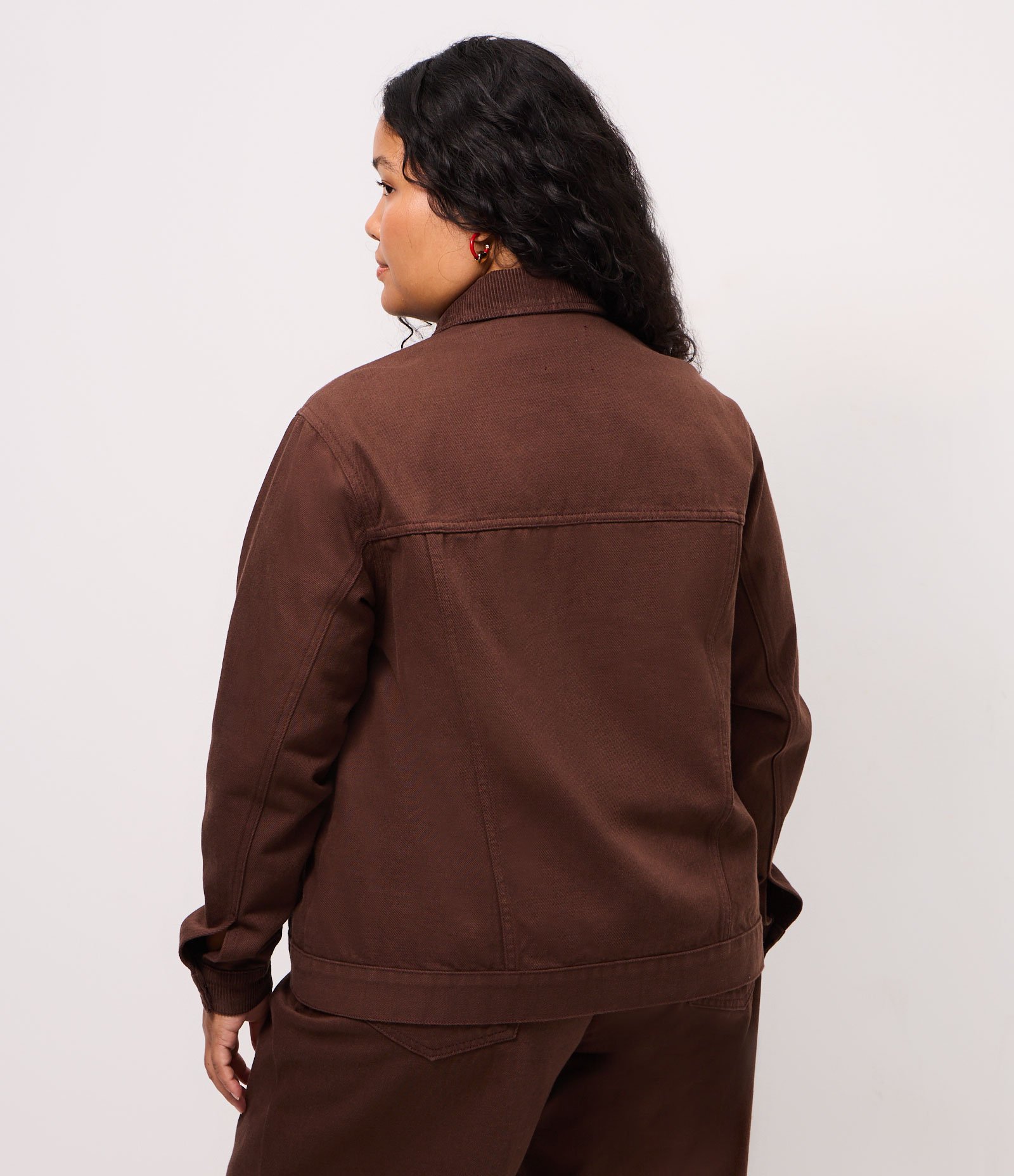 Jaqueta Trucker em Sarja com Gola de Veludo Curve & Plus Size Marrom 4