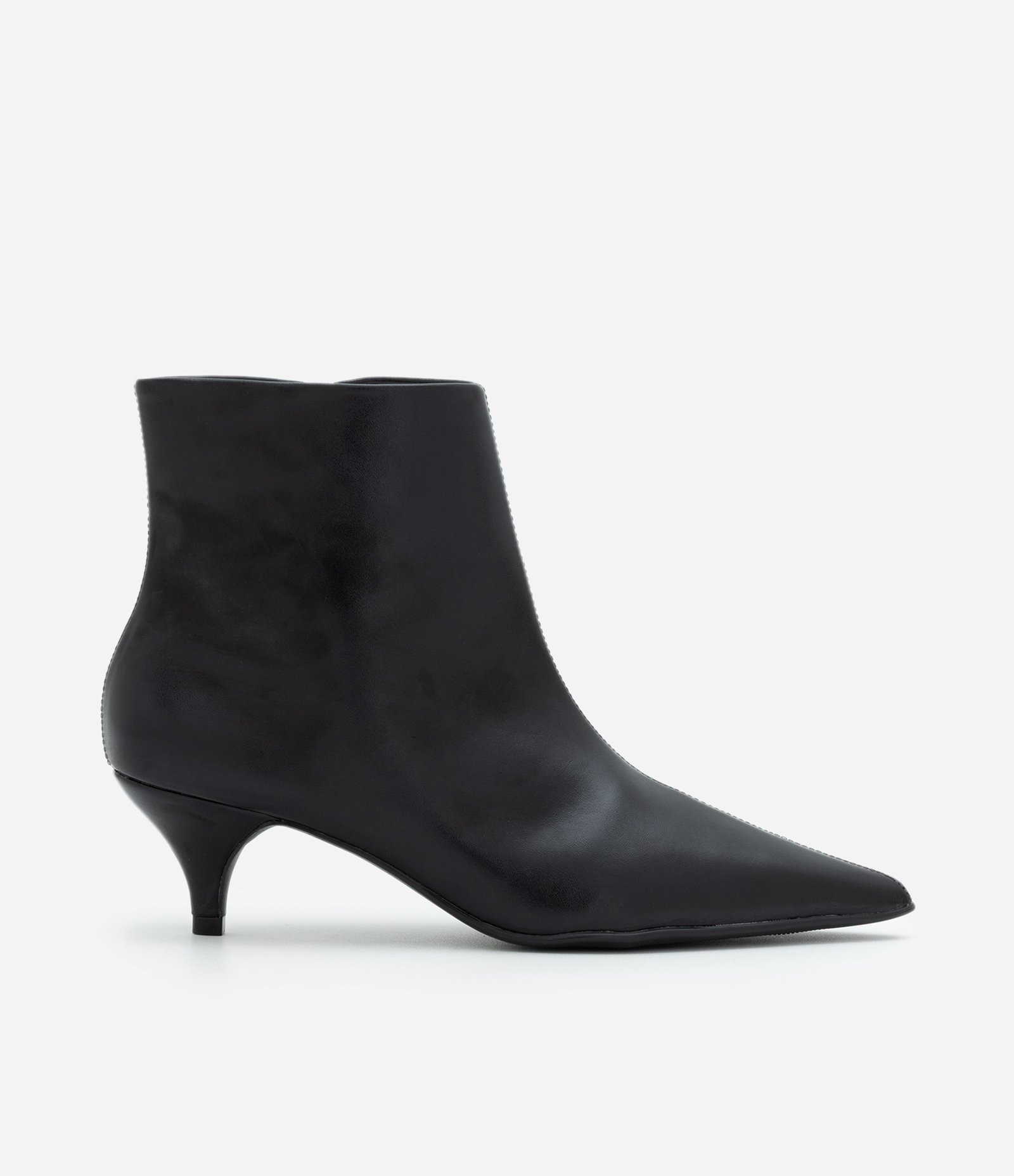 Bota Cano Curto em PU com Salto Kitten Heel Preto 1