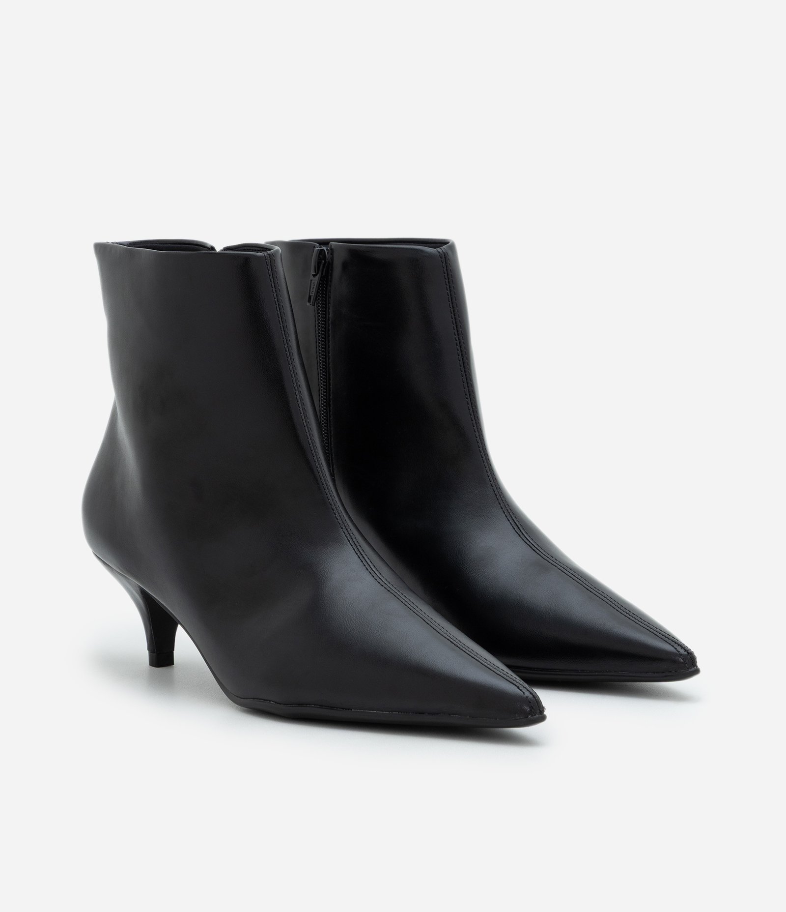 Bota Cano Curto em PU com Salto Kitten Heel Preto 3