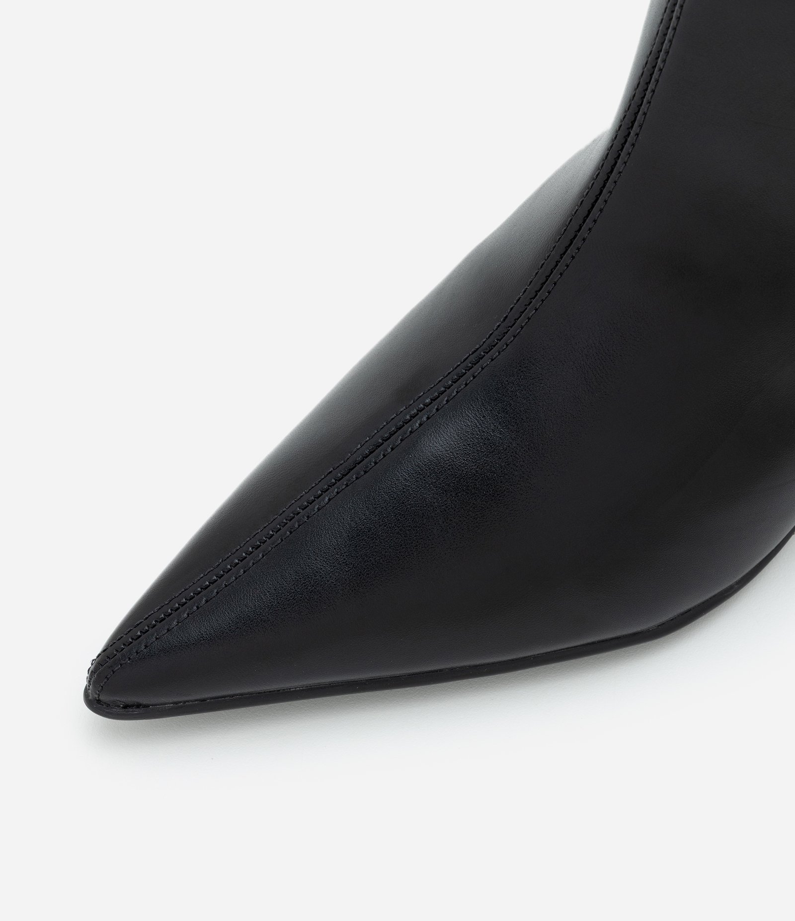 Bota Cano Curto em PU com Salto Kitten Heel Preto 5