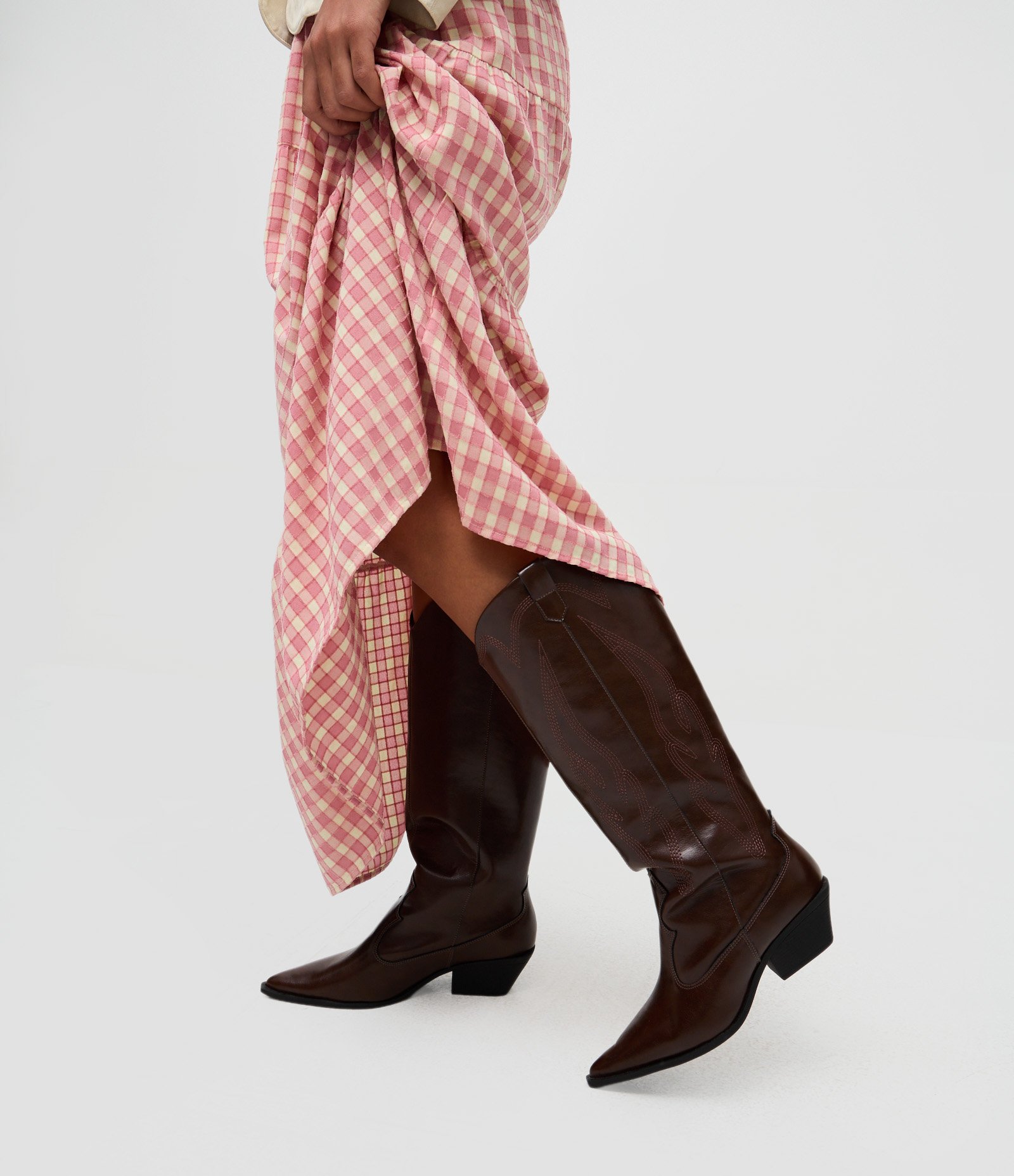 Bota Western Cano Longo em PU com Bordados Marrom 6