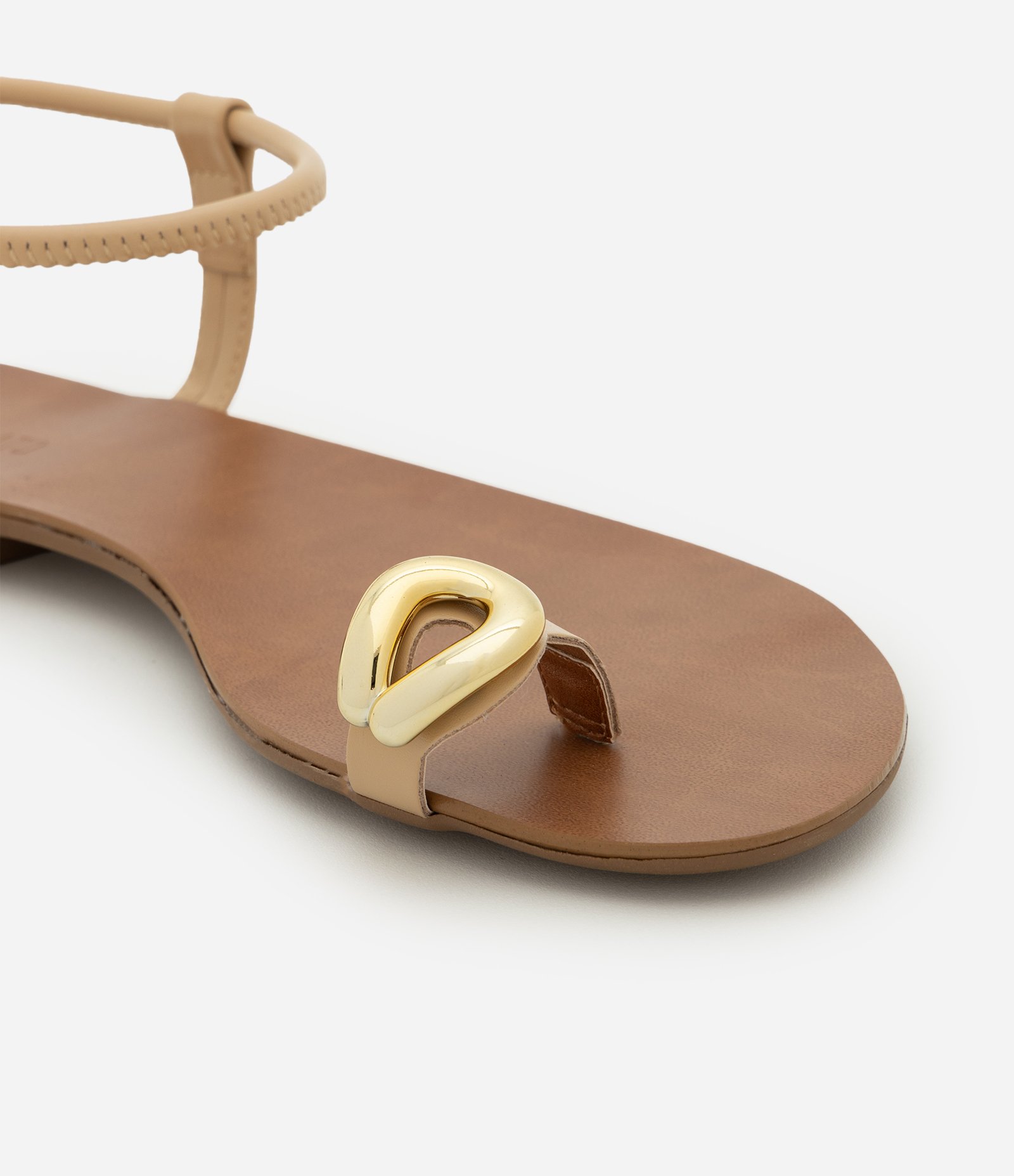 Sandália Rasteira com Dedeira e Detalhe Bold Bege 4