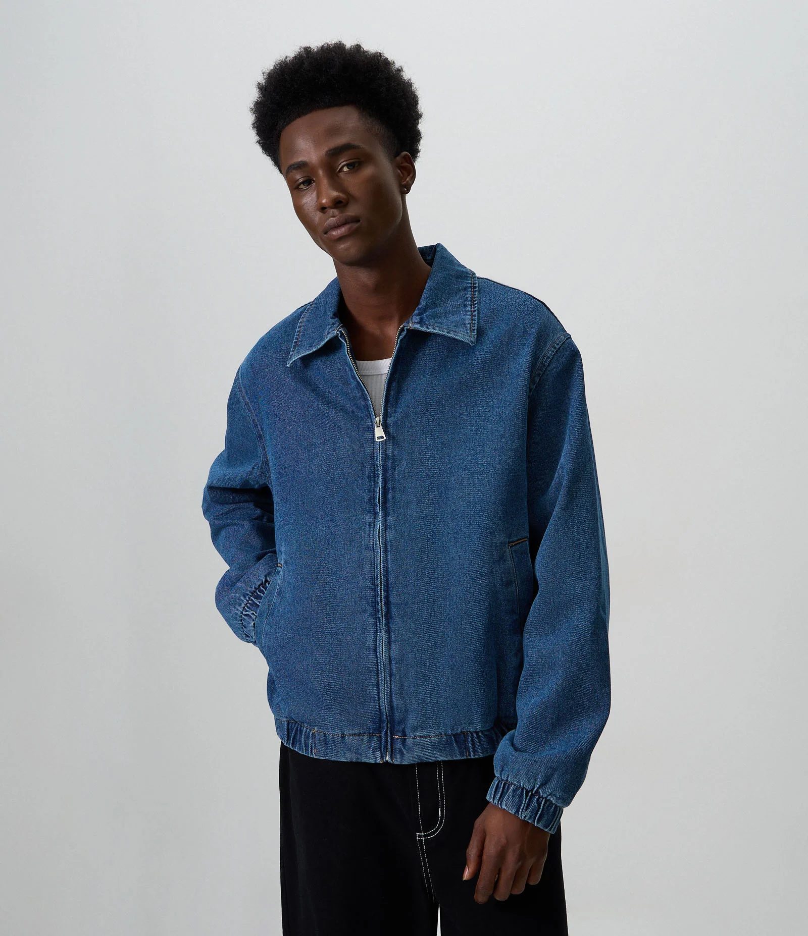 Jaqueta Jeans Bomber com Zíper Azul 1