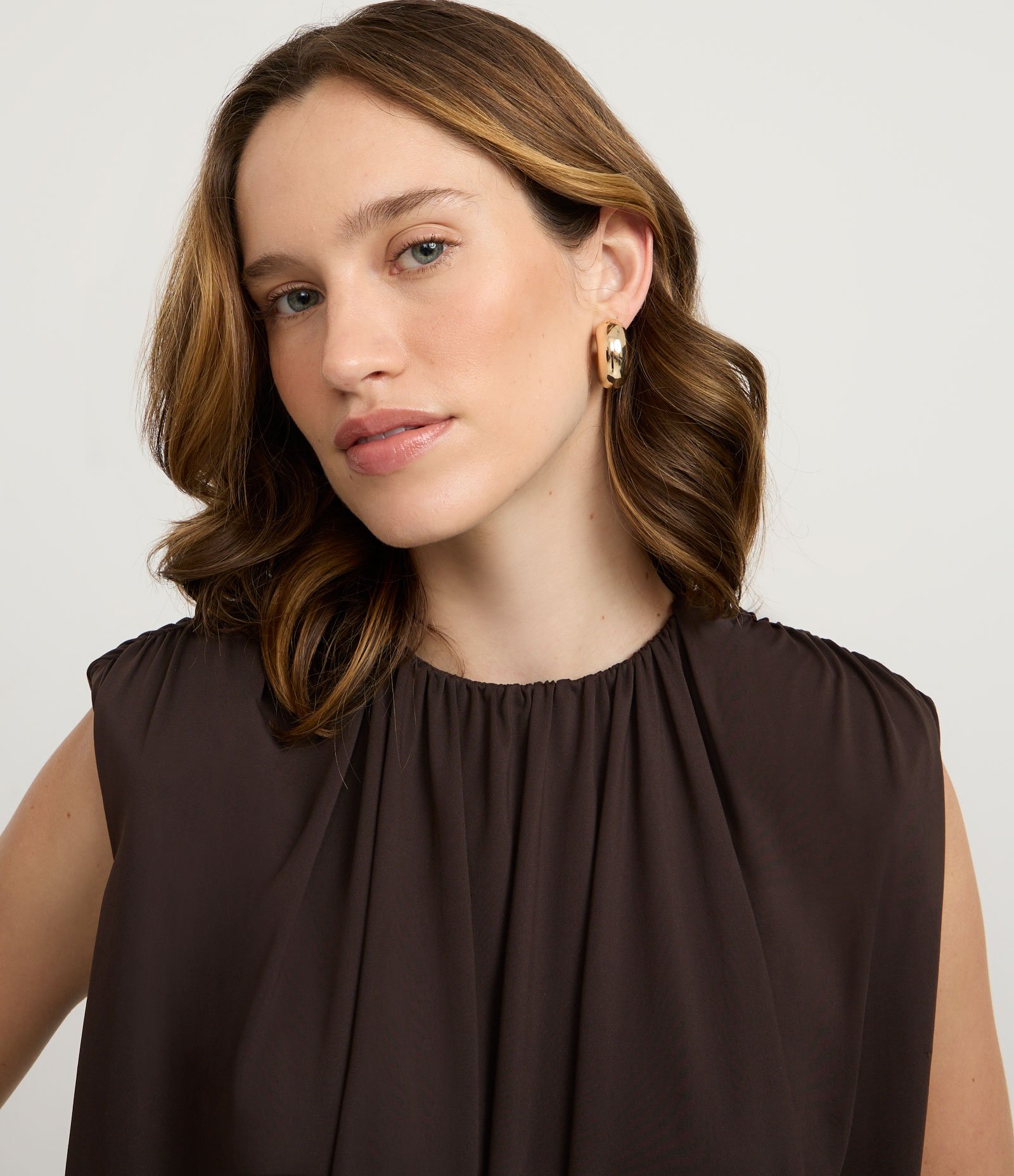 Blusa Balonê em Microfibra com Ombreira Marrom 3