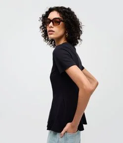 Blusa Manga Curta com Barra Ampla