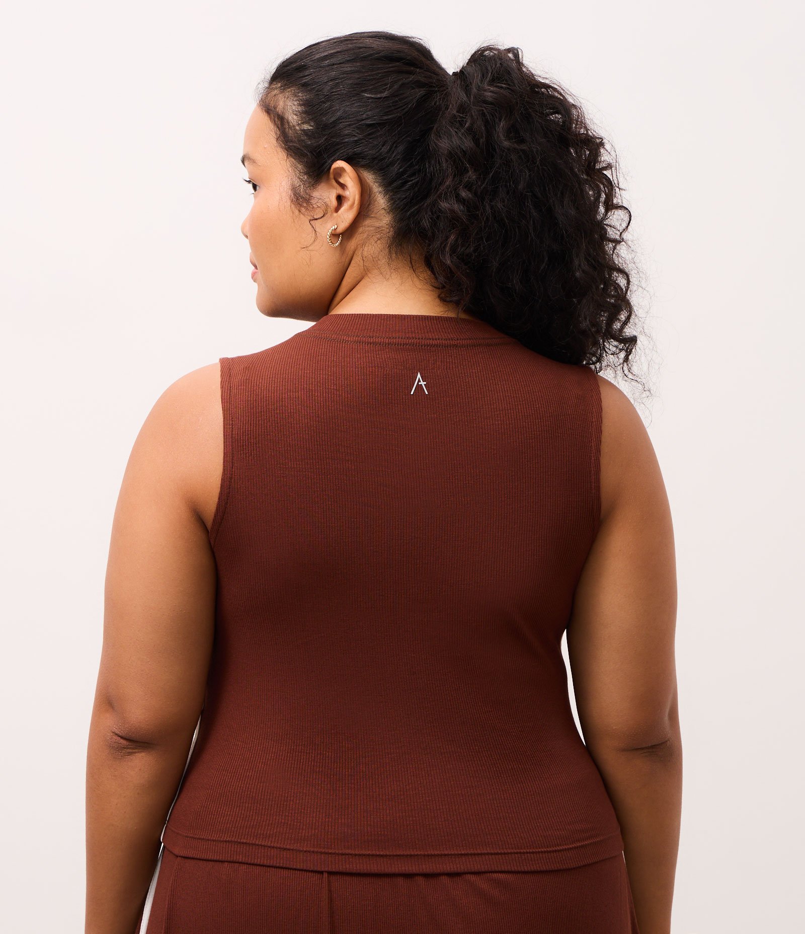 Regata Cropped Esportiva em Ribana com Listras Laterais Curve & Plus Size Marrom 4
