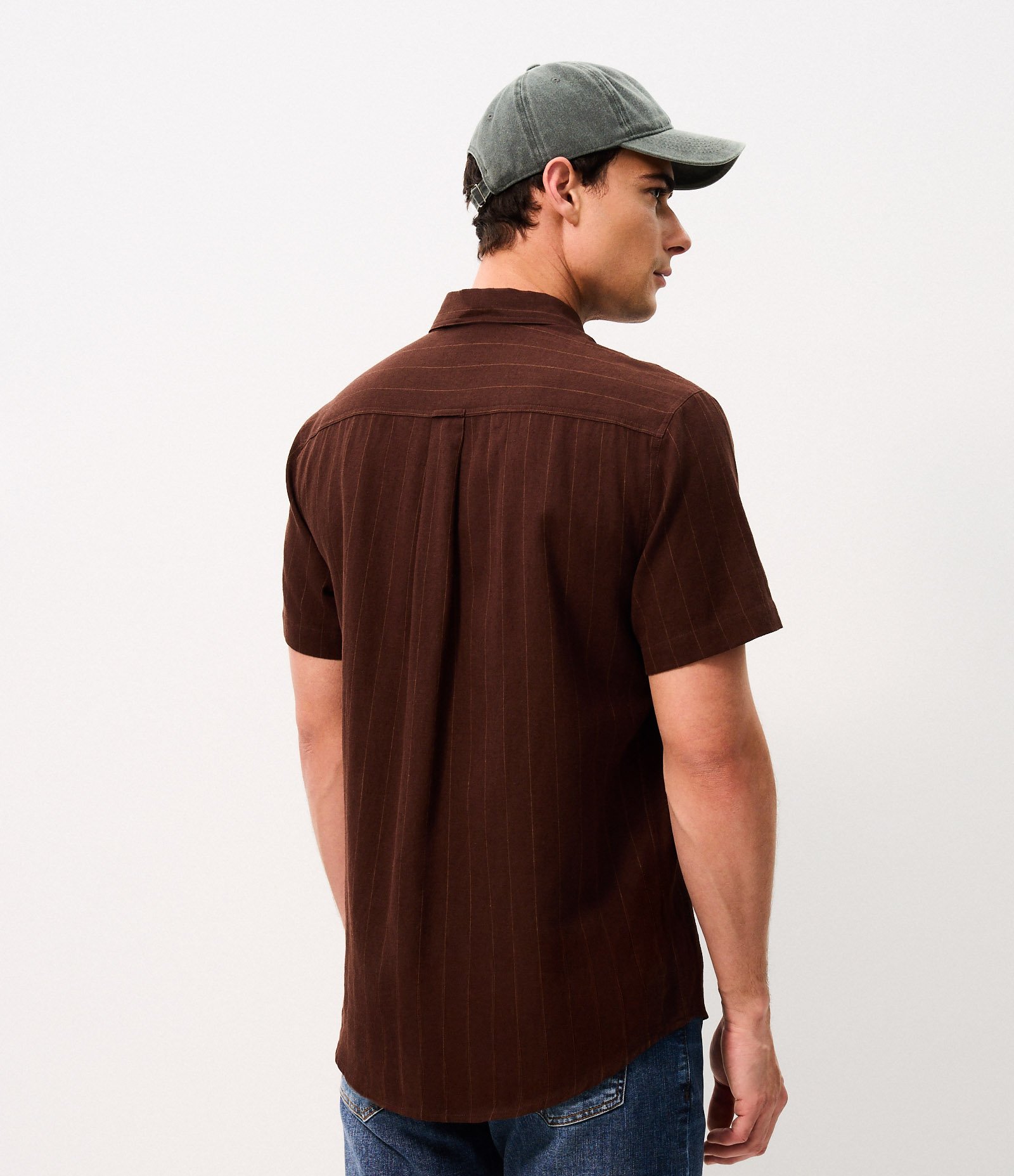 Camisa Manga Curta em Linho Listrada Marrom 3