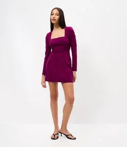 Vestido Curto Manga Longa em Bengaline com Ombreiras