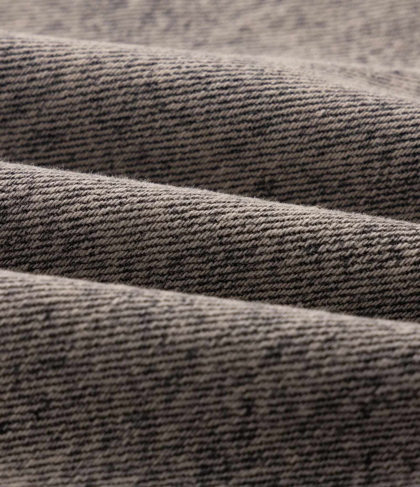 Calça Jeans Super Baggy com Barra Desfeita e Nesga Cinza 3