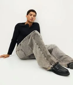 Calça Jeans Super Baggy com Barra Desfeita e Nesga