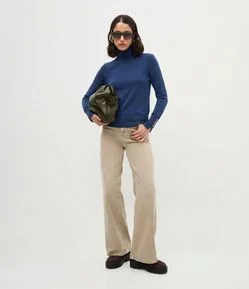 Blusa em Tricô com Gola Alta e Botões nas Mangas