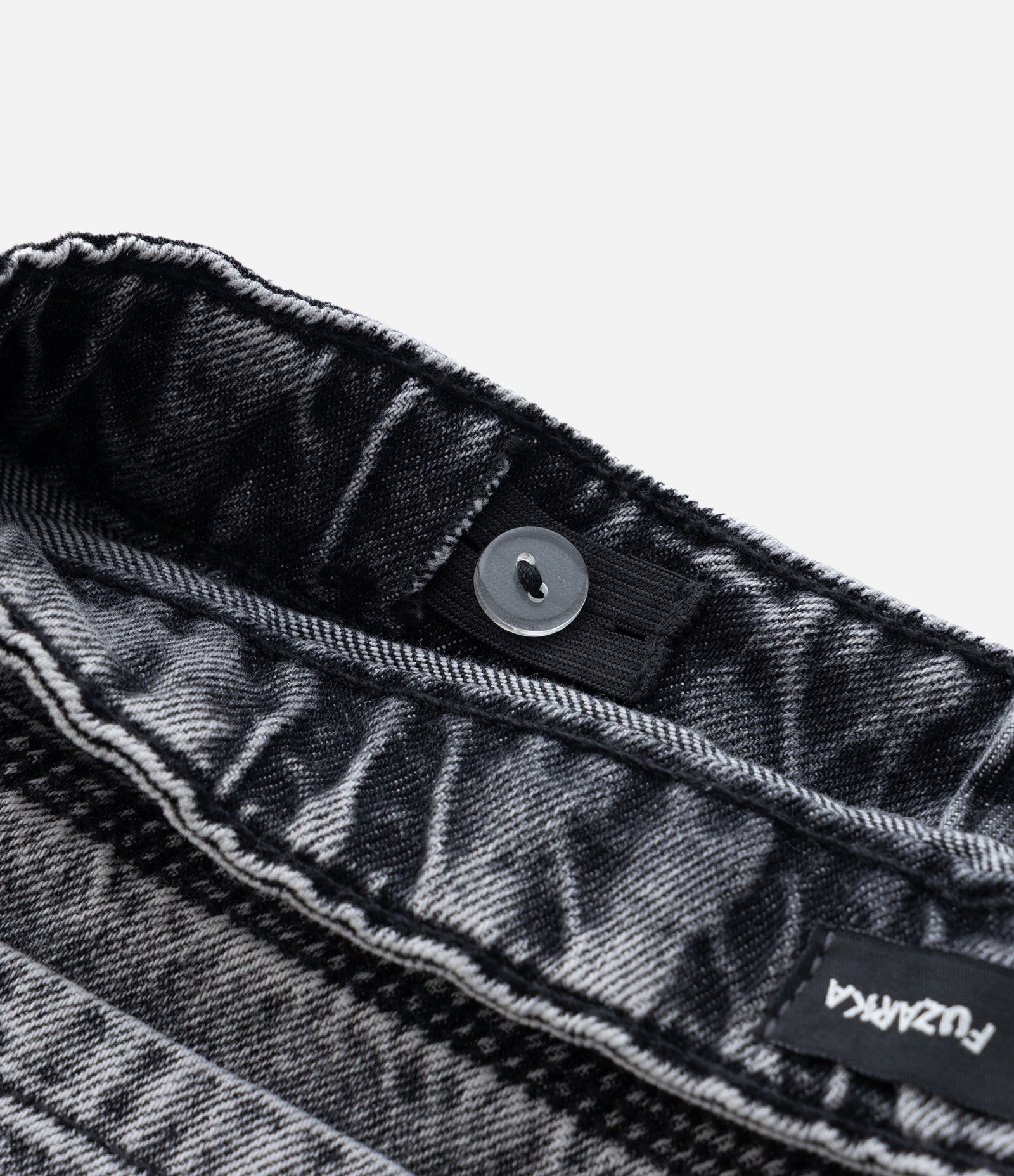 Short Jeans Infantil com Strass - Tam 5 a 14 Anos Preto 4