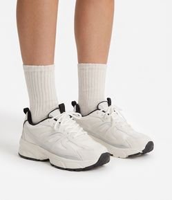 Tênis Jogging em PU com Recortes Contrastantes