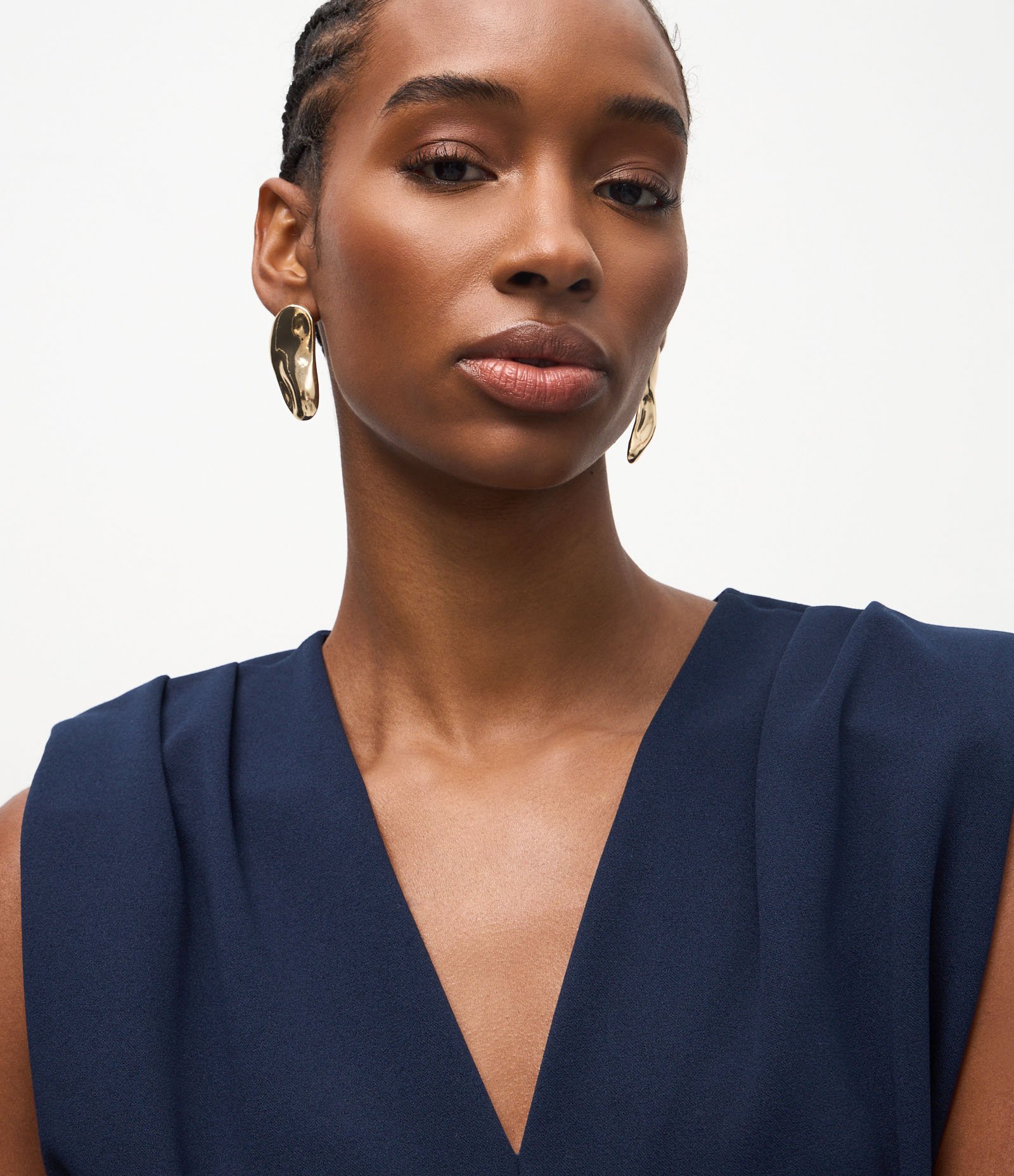 Macaquinho com Aviamento e Transpassado na Cintura Azul 3