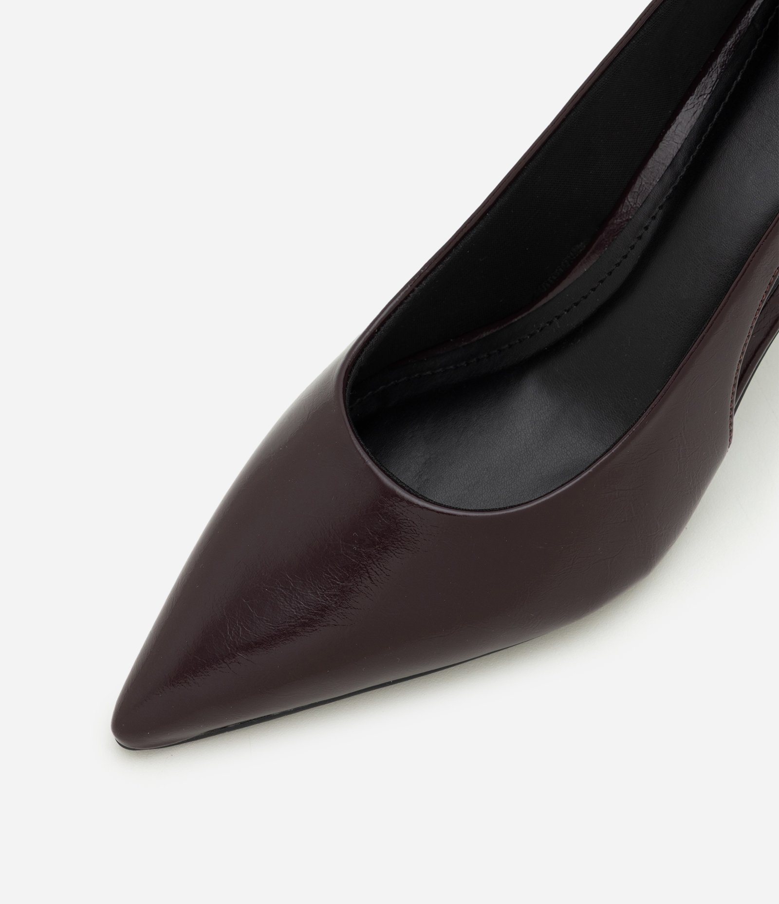 Scarpin em PU com Recorte Lateral e Salto Médio Marrom 5