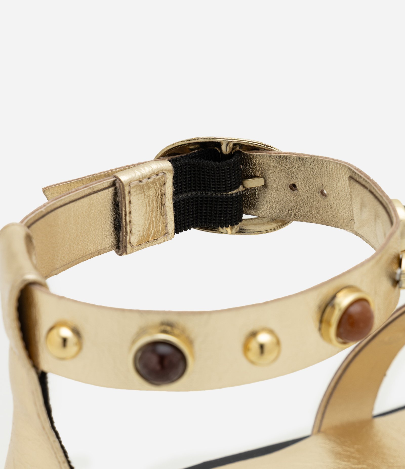 Rasteira em PU com Aplicação de Studs Dourado 6