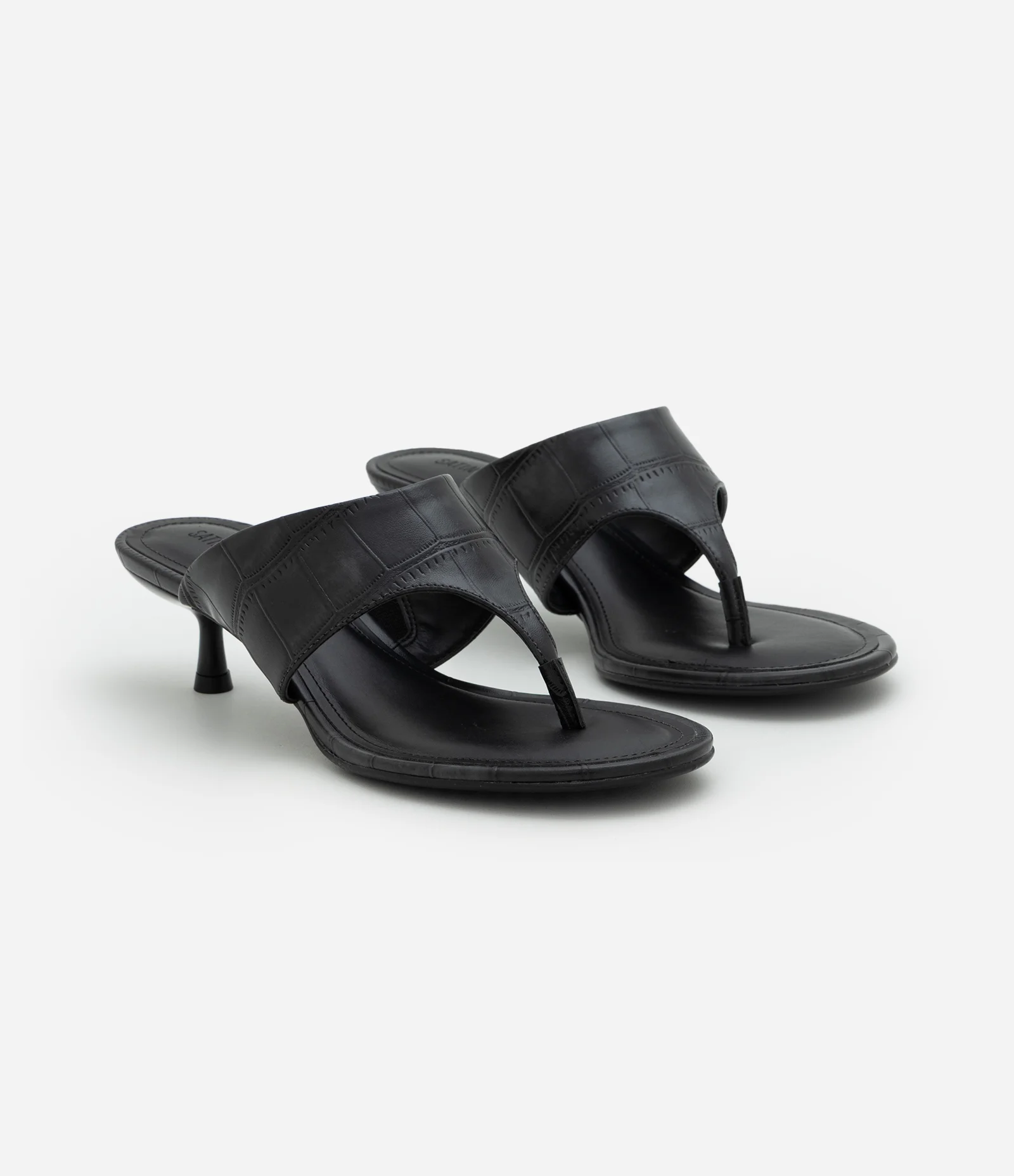 Sandália em PU Texturizado com Salto Kitten Heel Preto 2