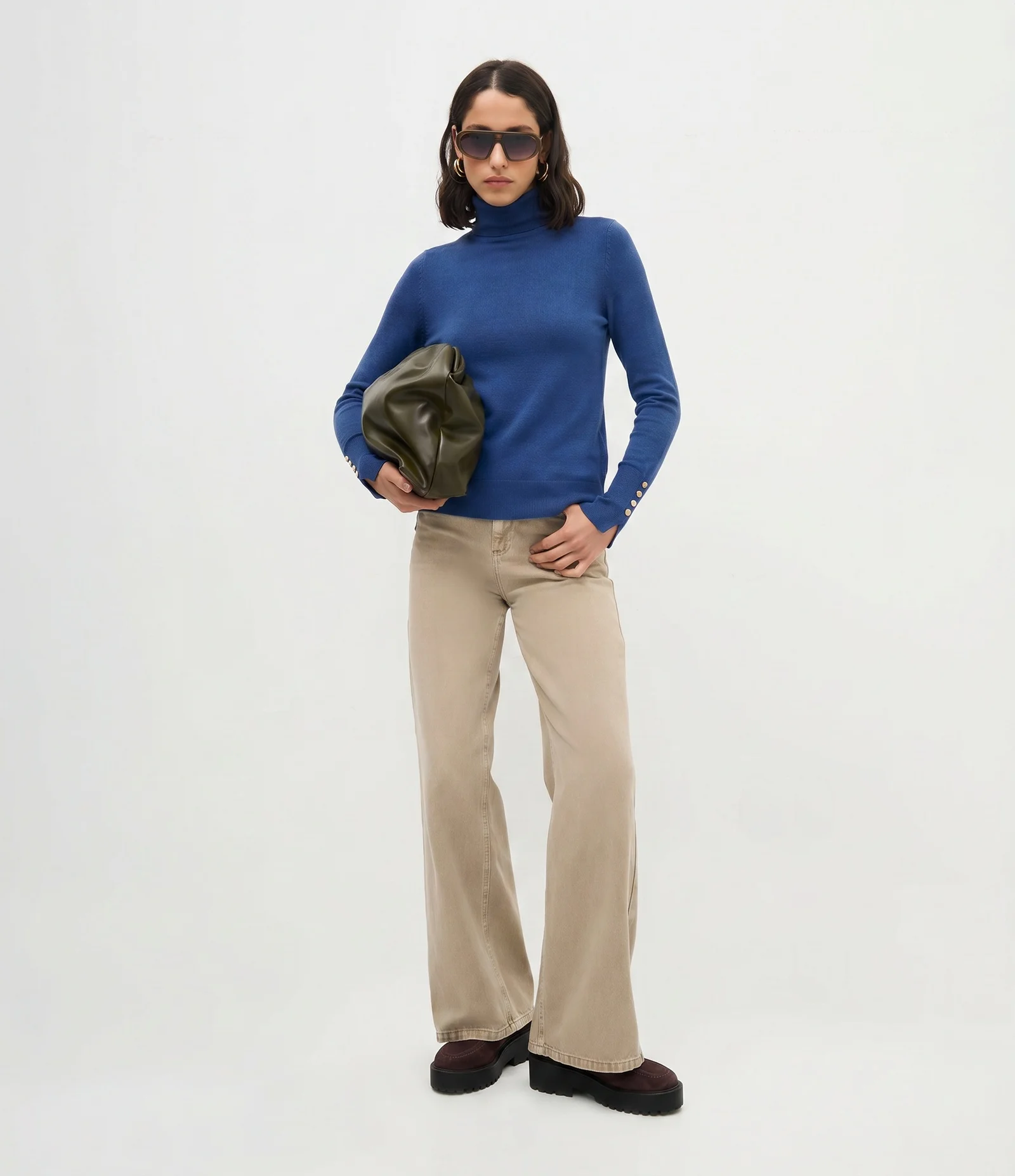 Blusa em Tricô com Manga Longa e Gola Alta Azul 1