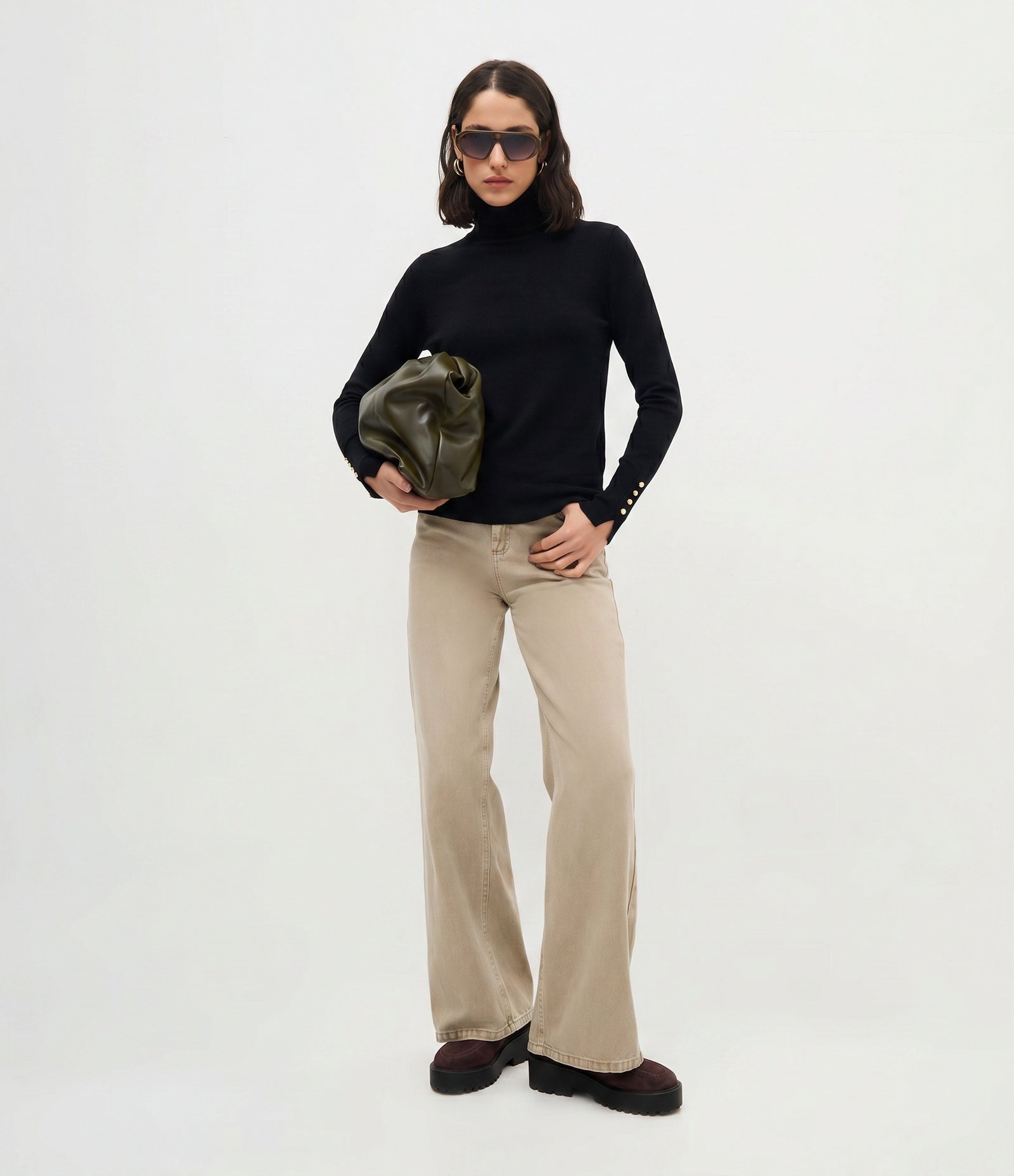 Blusa em Tricô com Manga Longa e Gola Alta Preto 1