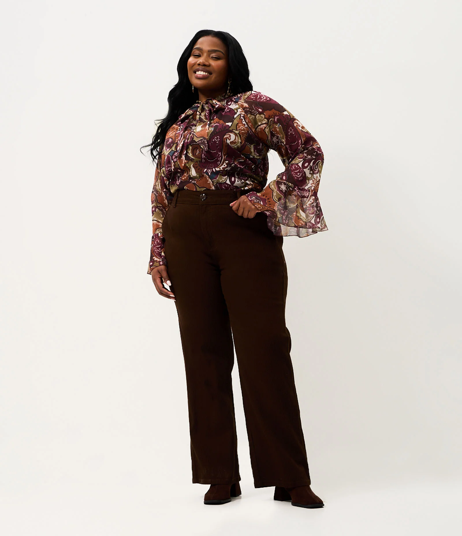 Calça Sarja Cotelê Reta Curve & Plus Size Marrom 1