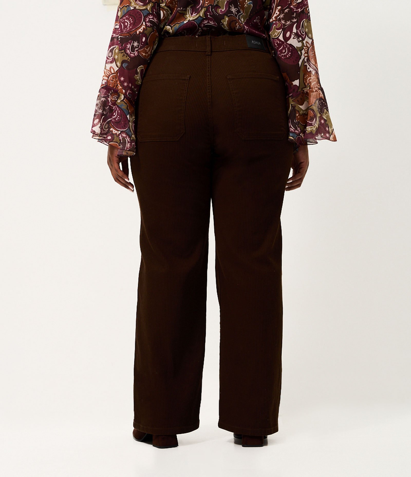 Calça Sarja Cotelê Reta Curve & Plus Size Marrom 5