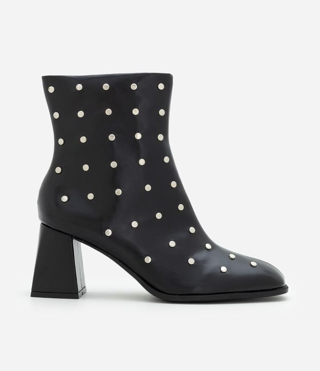 Bota em PU com Bico Quadrado e Aplicação de Studs