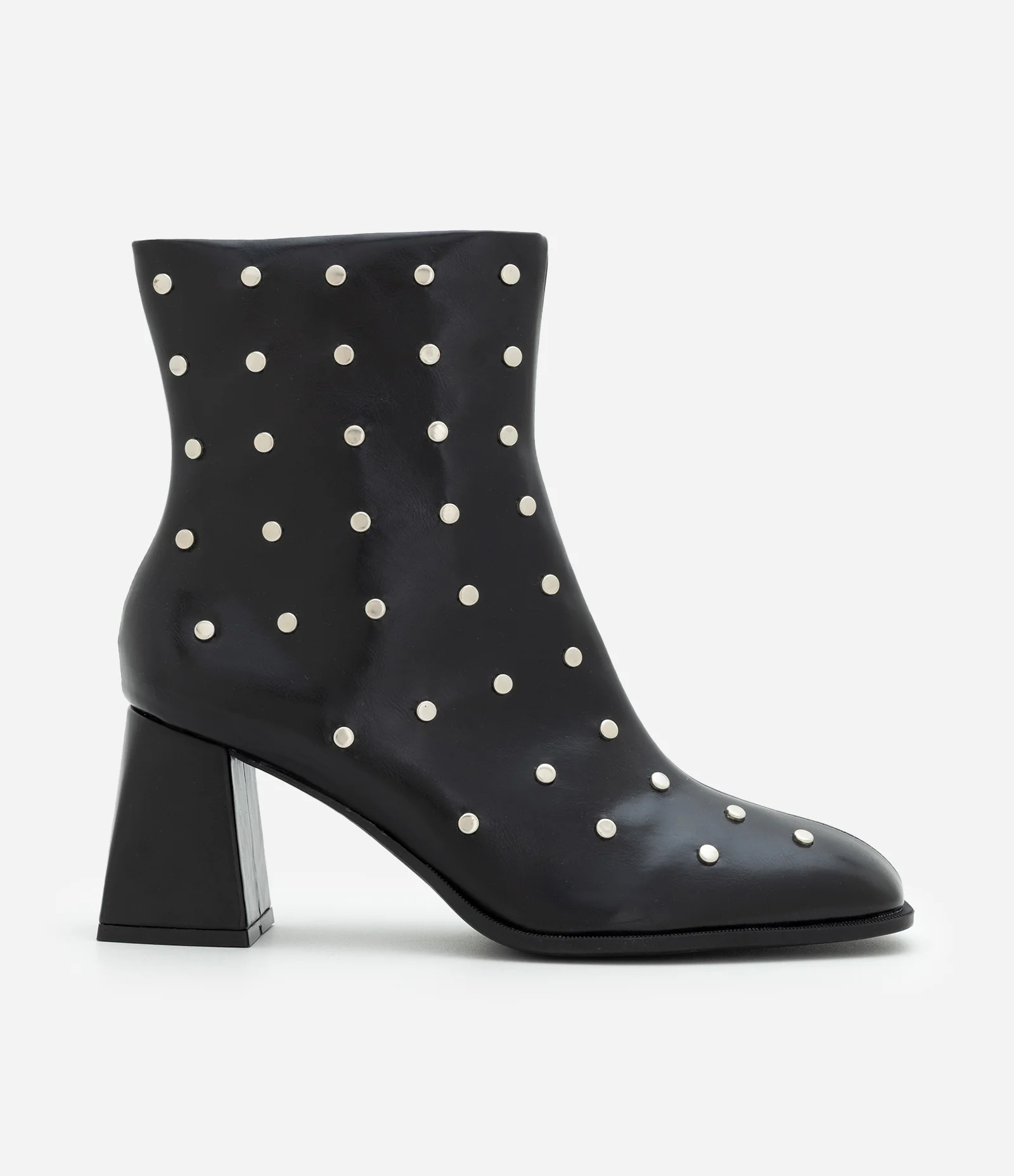 Bota em PU com Bico Quadrado e Aplicação de Studs Preto 1
