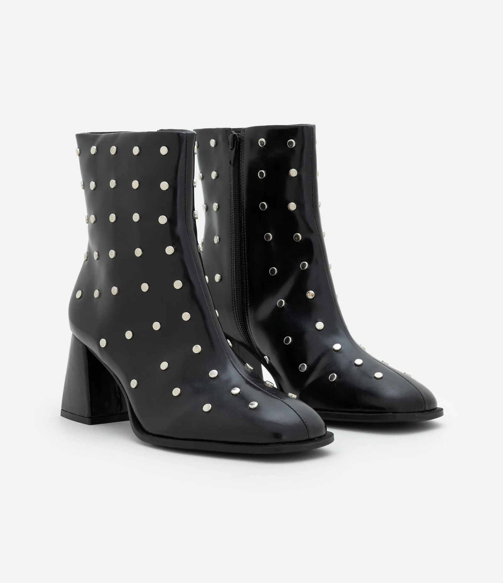 Bota em PU com Bico Quadrado e Aplicação de Studs Preto 2