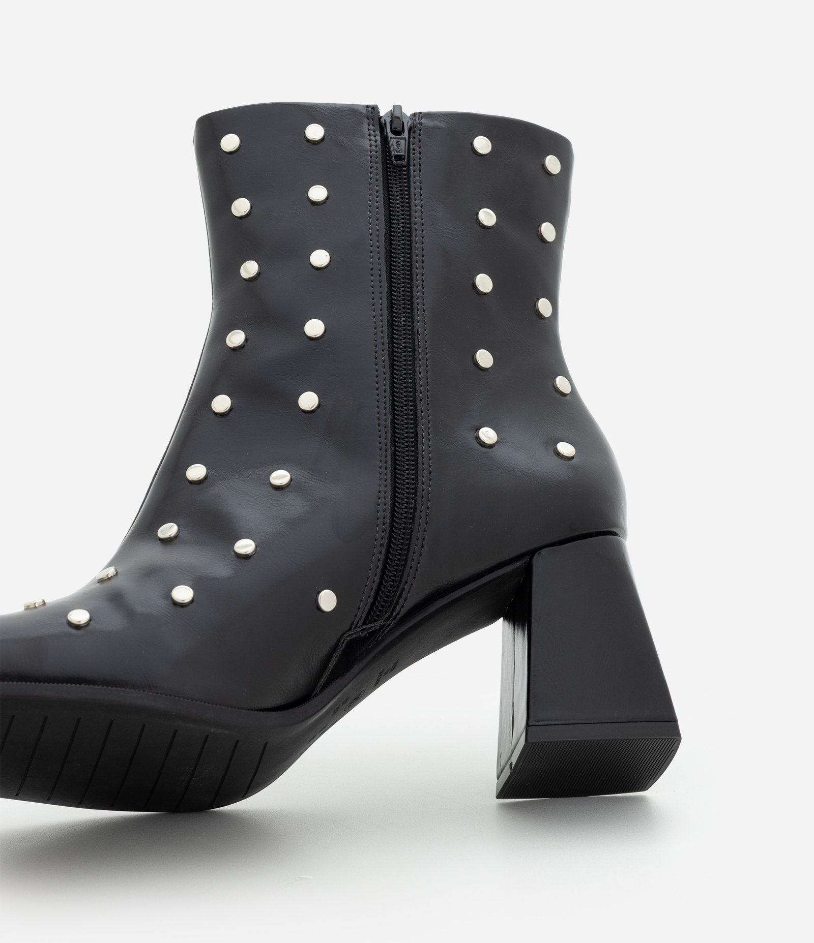 Bota em PU com Bico Quadrado e Aplicação de Studs Preto 4