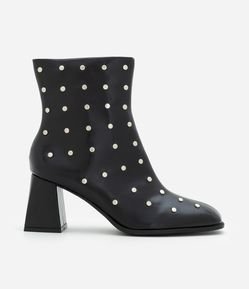 Bota em PU com Bico Quadrado e Aplicação de Studs