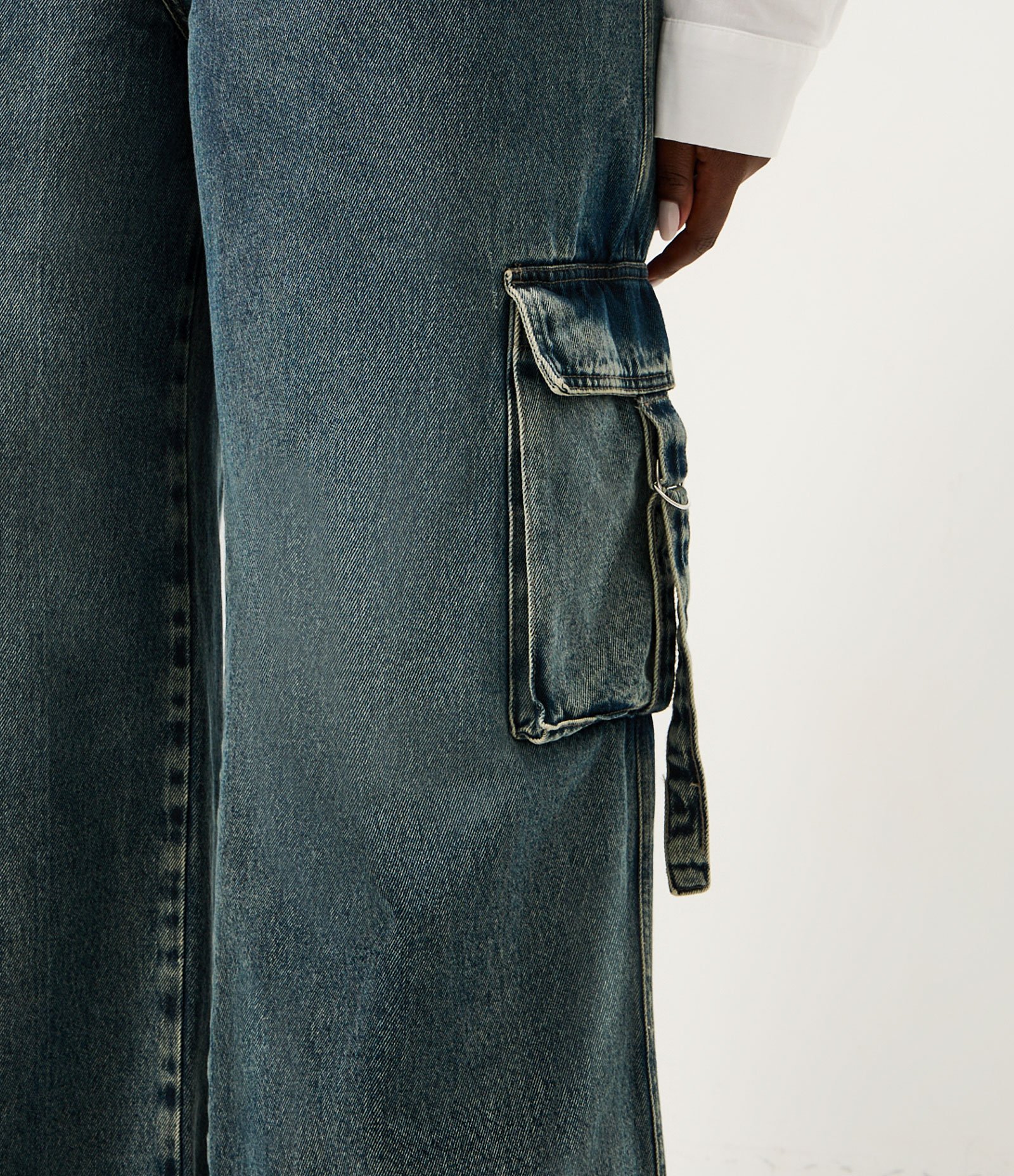 Calça Jeans Wide Leg com Bolso Cargo Curve & Plus Size Azul 4