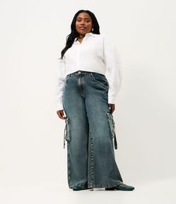 Calça Jeans Wide Leg com Bolso Cargo Curve & Plus Size