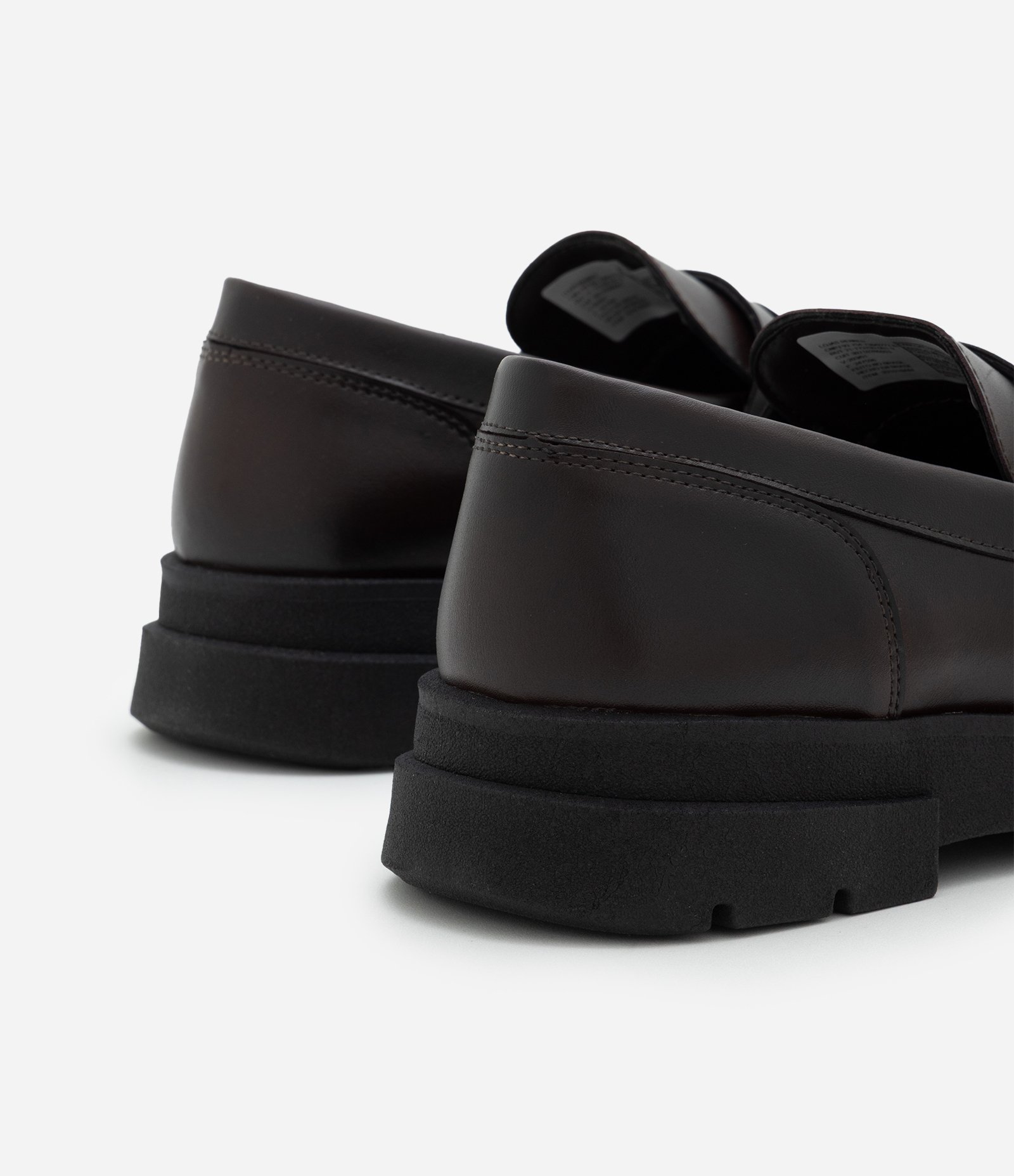 Sapato em PU com Efeito Vinil e Sola Tratorada Marrom 4