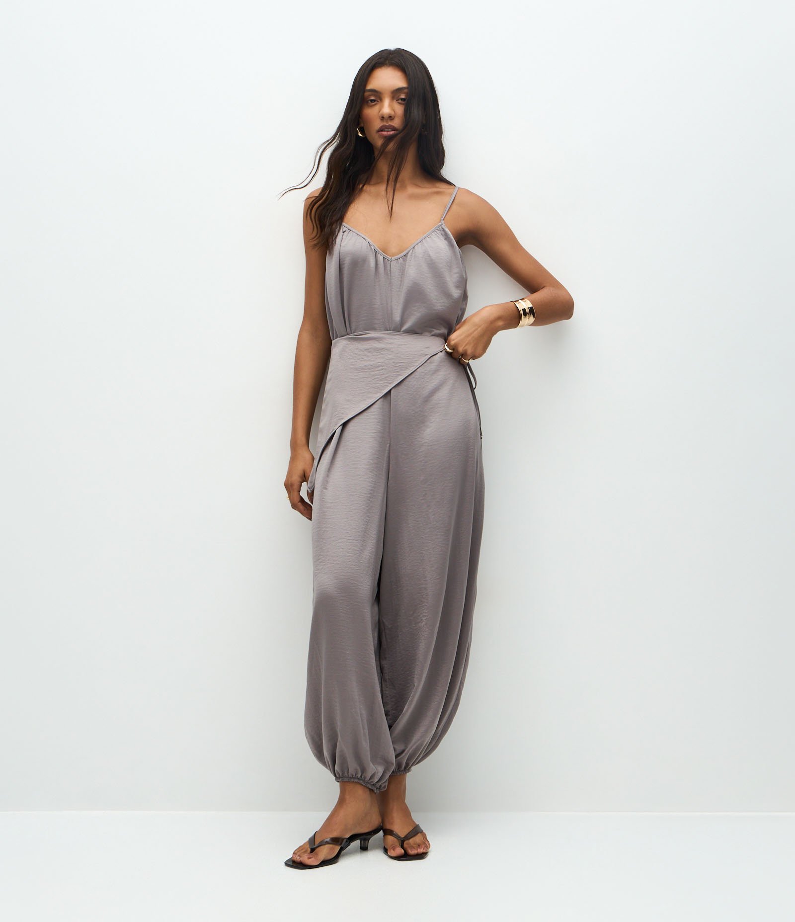 Macacão Aladim com Lenço na Cintura Cinza 1