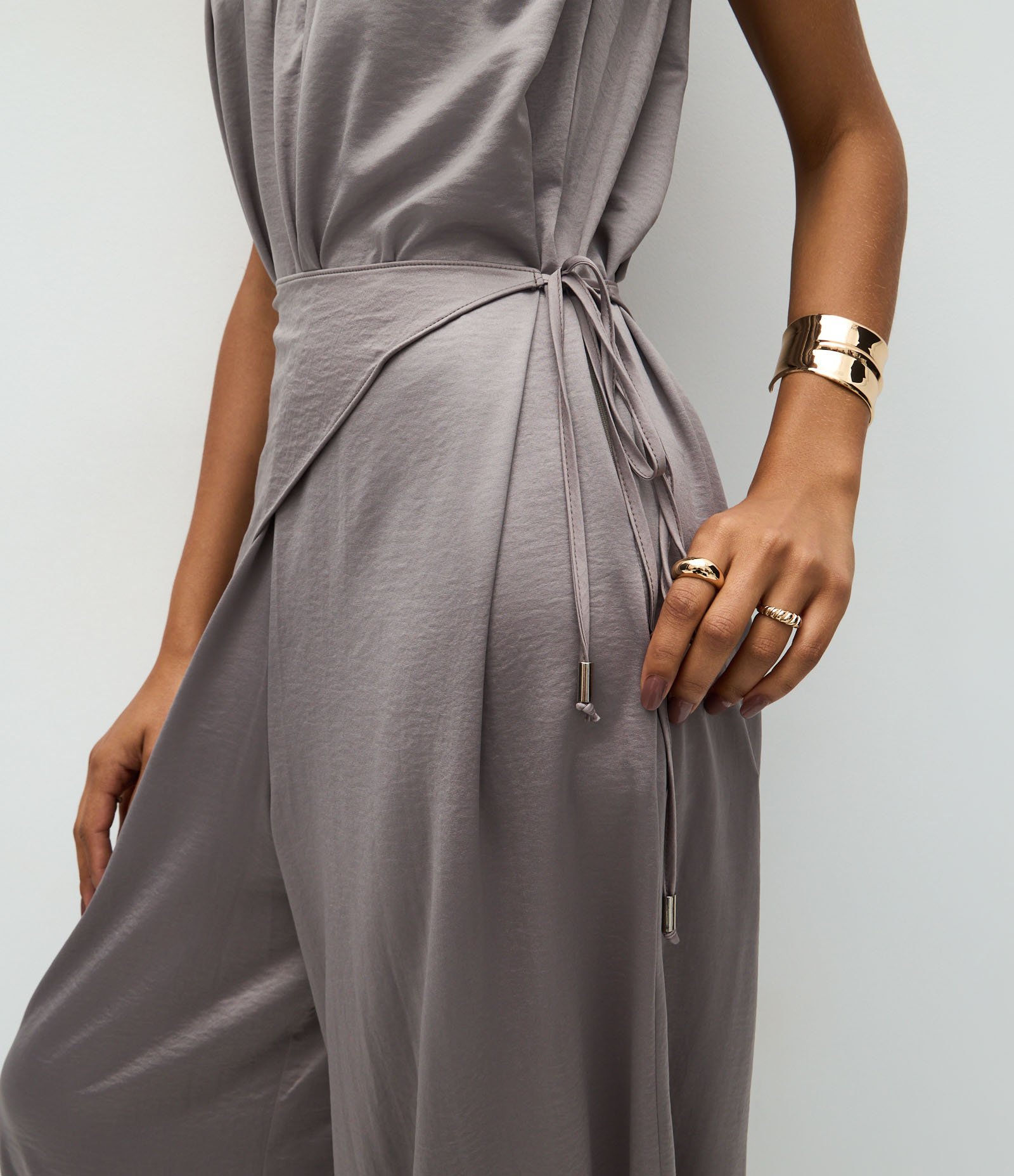 Macacão Aladim com Lenço na Cintura Cinza 3