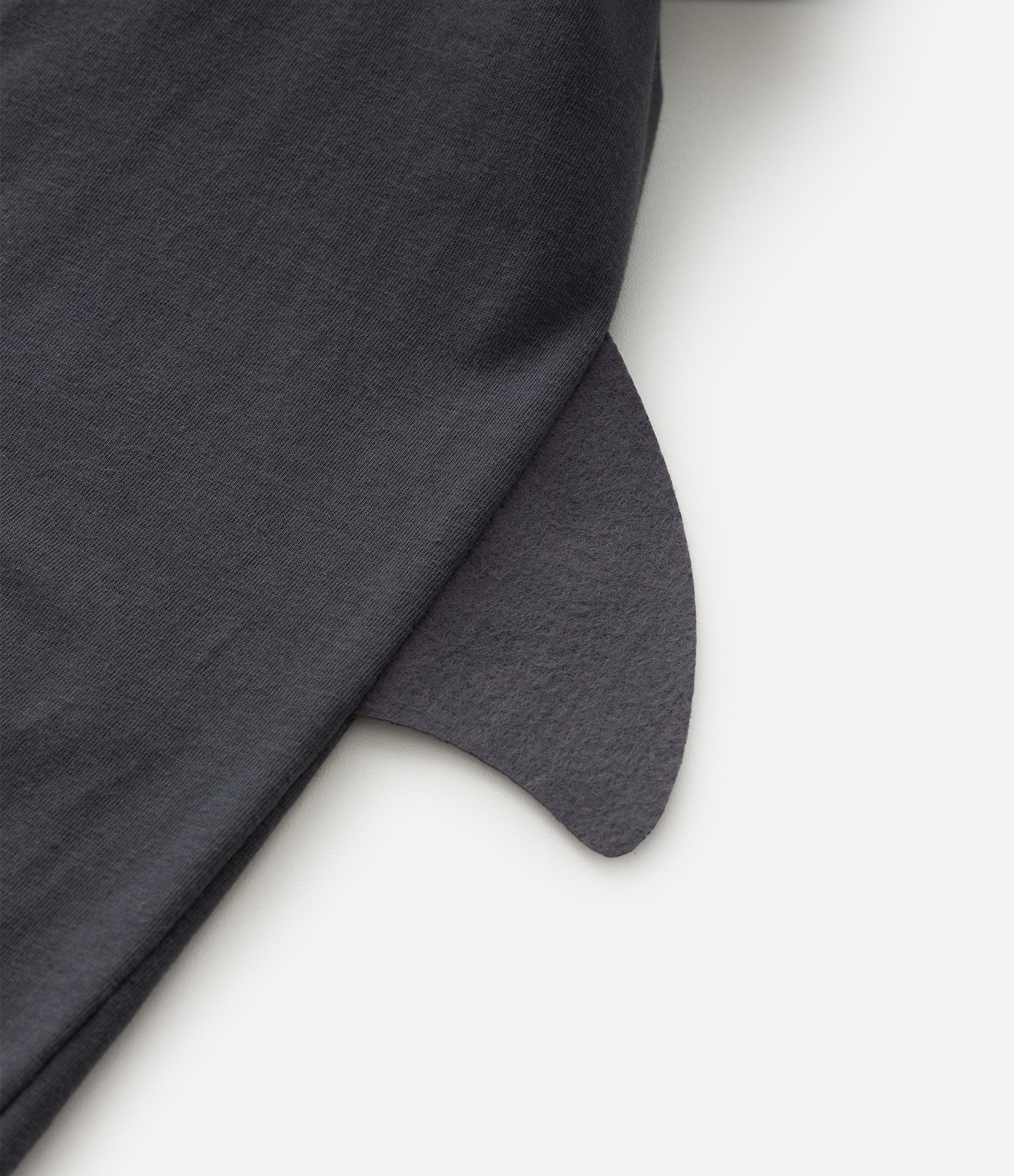 Camiseta Infantil com Estampa e Detalhes Aplicado de Tubarão – Tam 1 a 6 Anos Cinza Chumbo 3